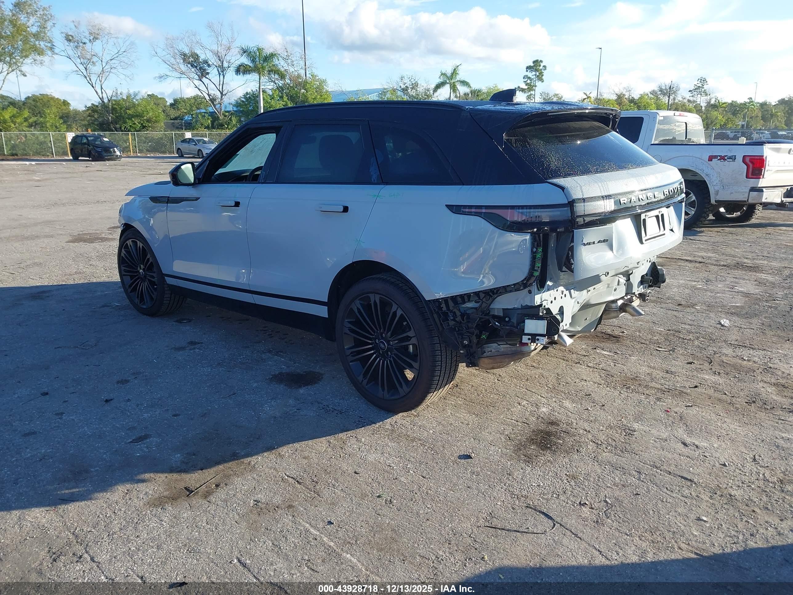 LAND ROVER image 3