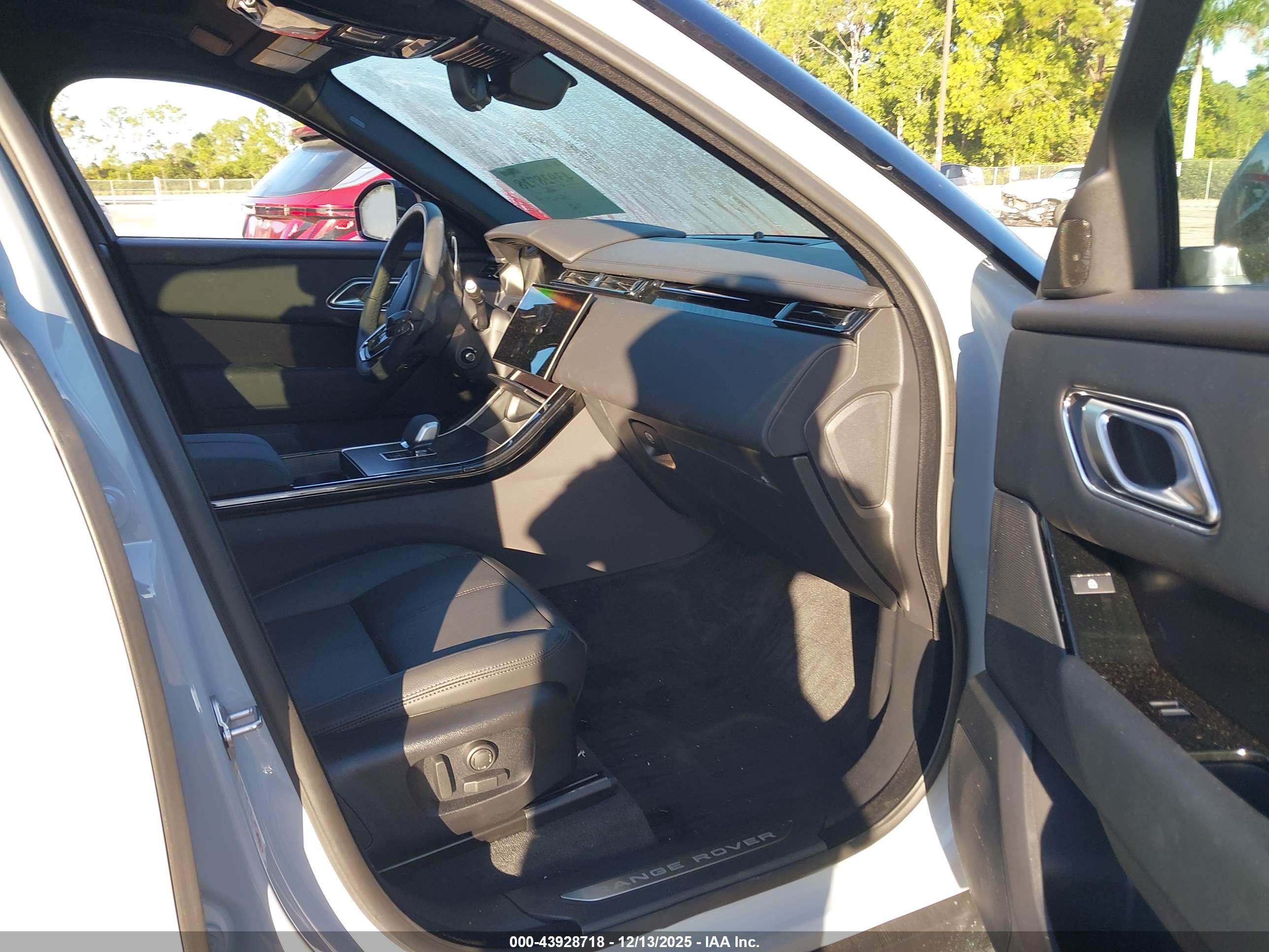 LAND ROVER image 5