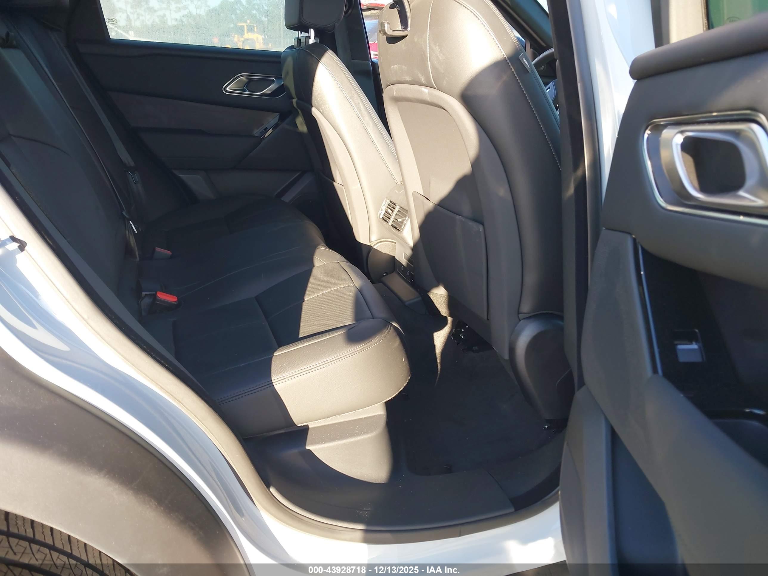 LAND ROVER image 8