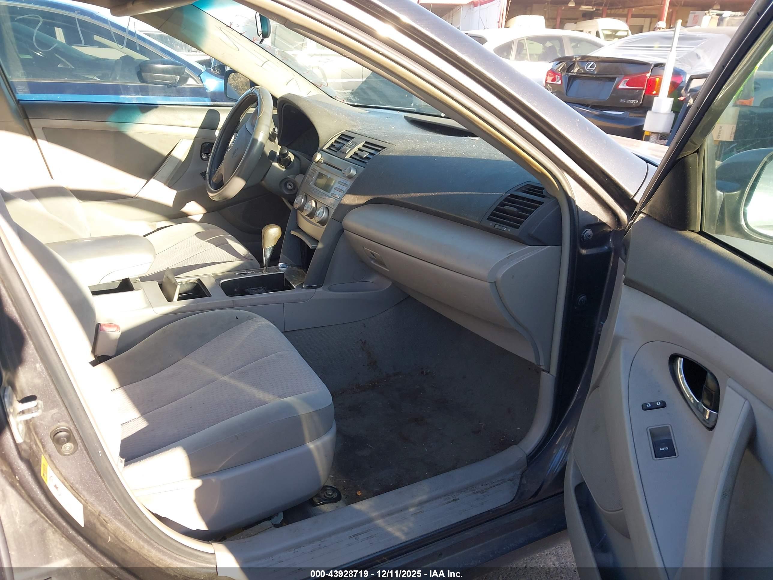 TOYOTA CAMRY image 5