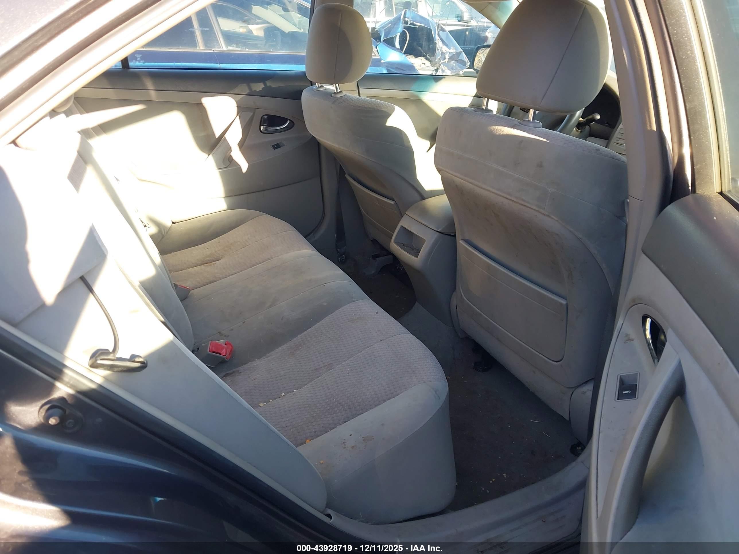 TOYOTA CAMRY image 8