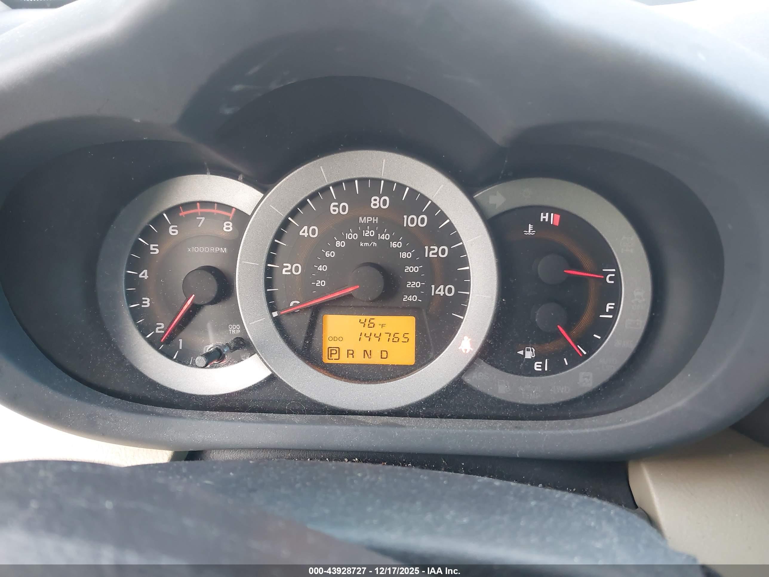 TOYOTA RAV4 image 7