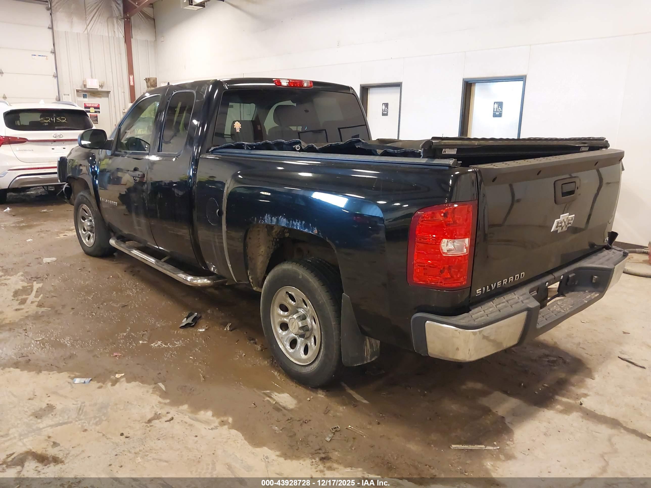 CHEVROLET SILVERADO image 3
