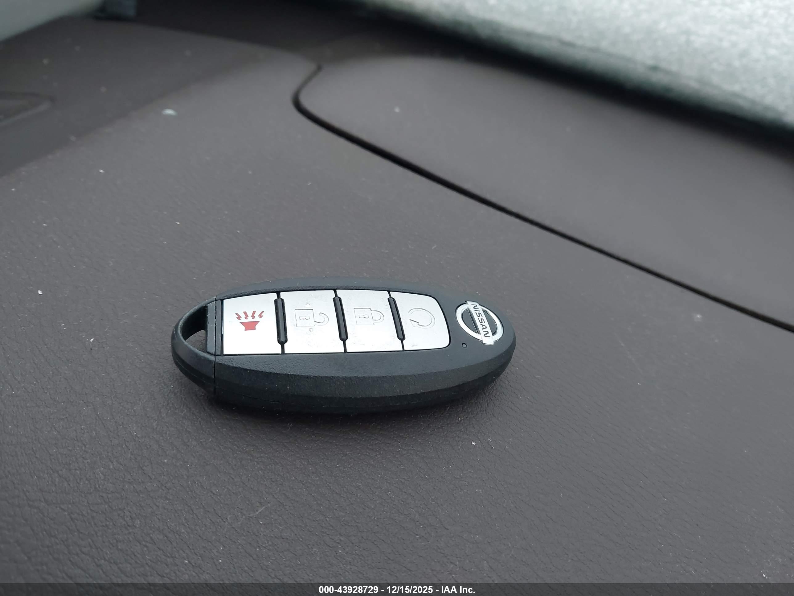 NISSAN ROGUE image 11