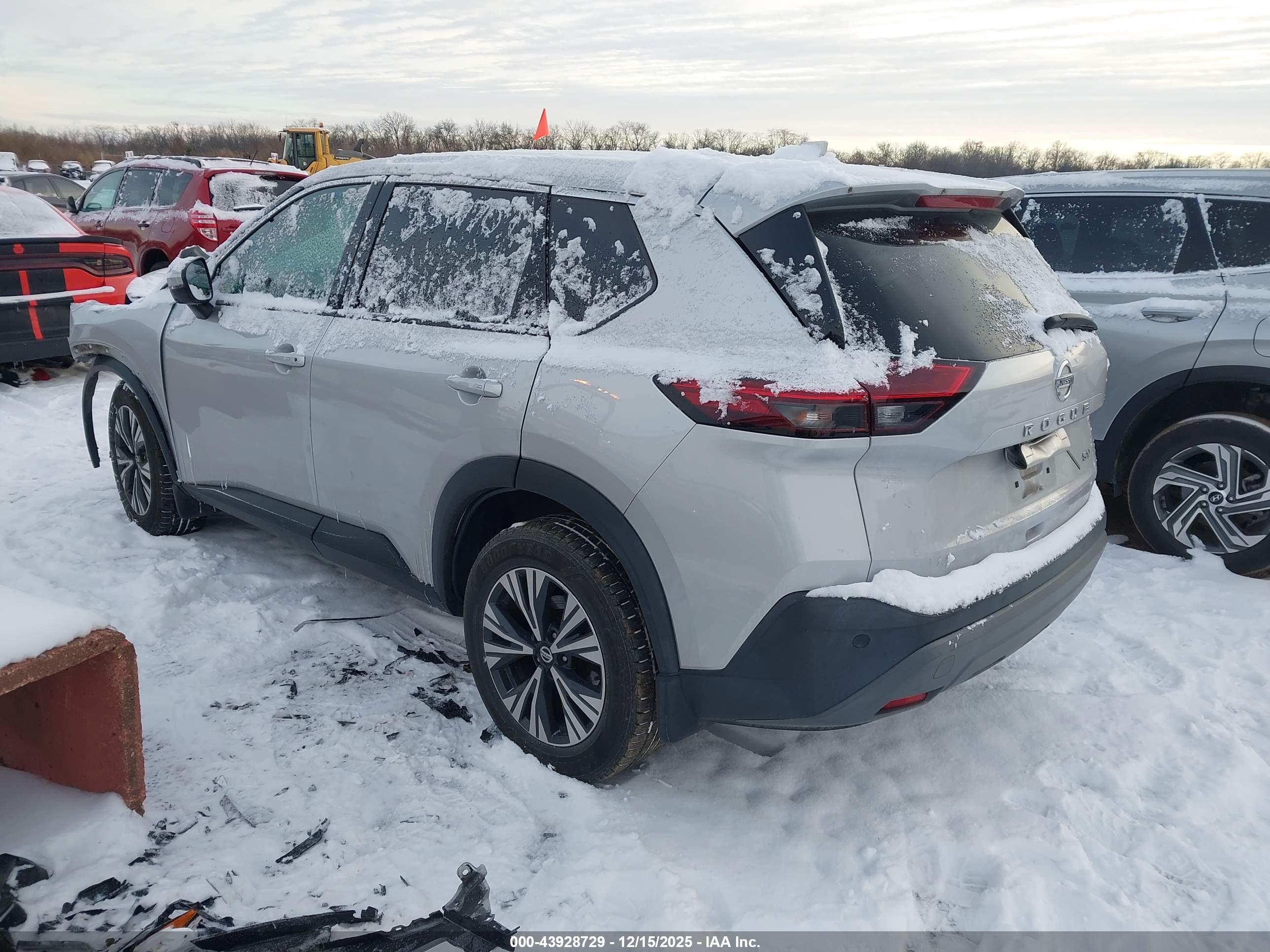 NISSAN ROGUE image 3
