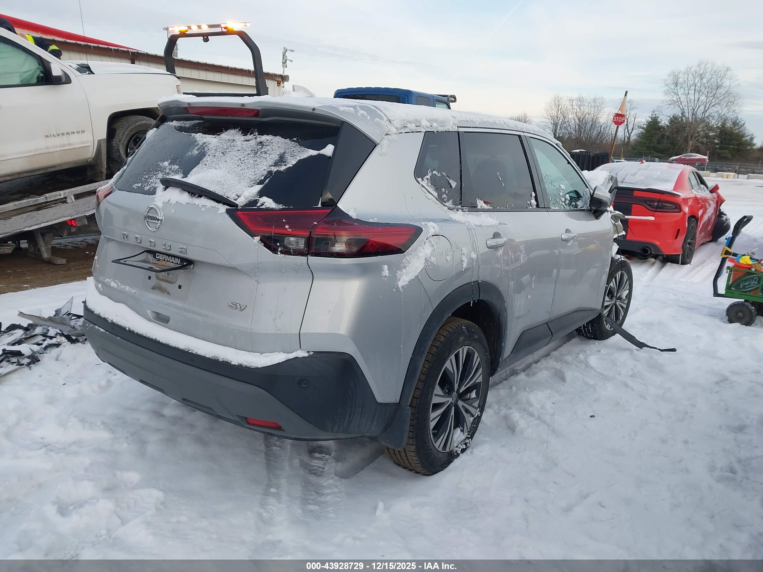NISSAN ROGUE image 4
