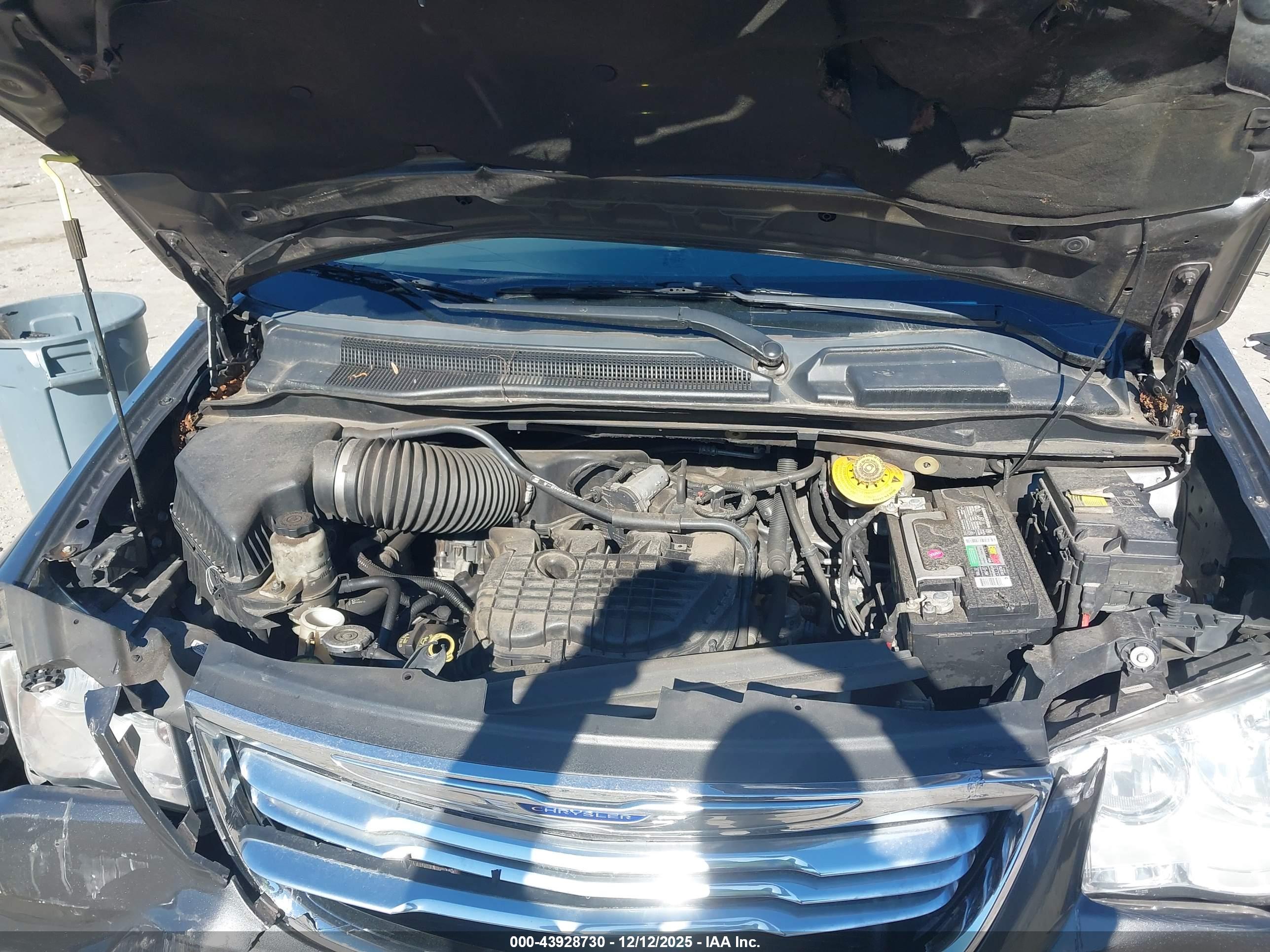CHRYSLER TOWN image 10