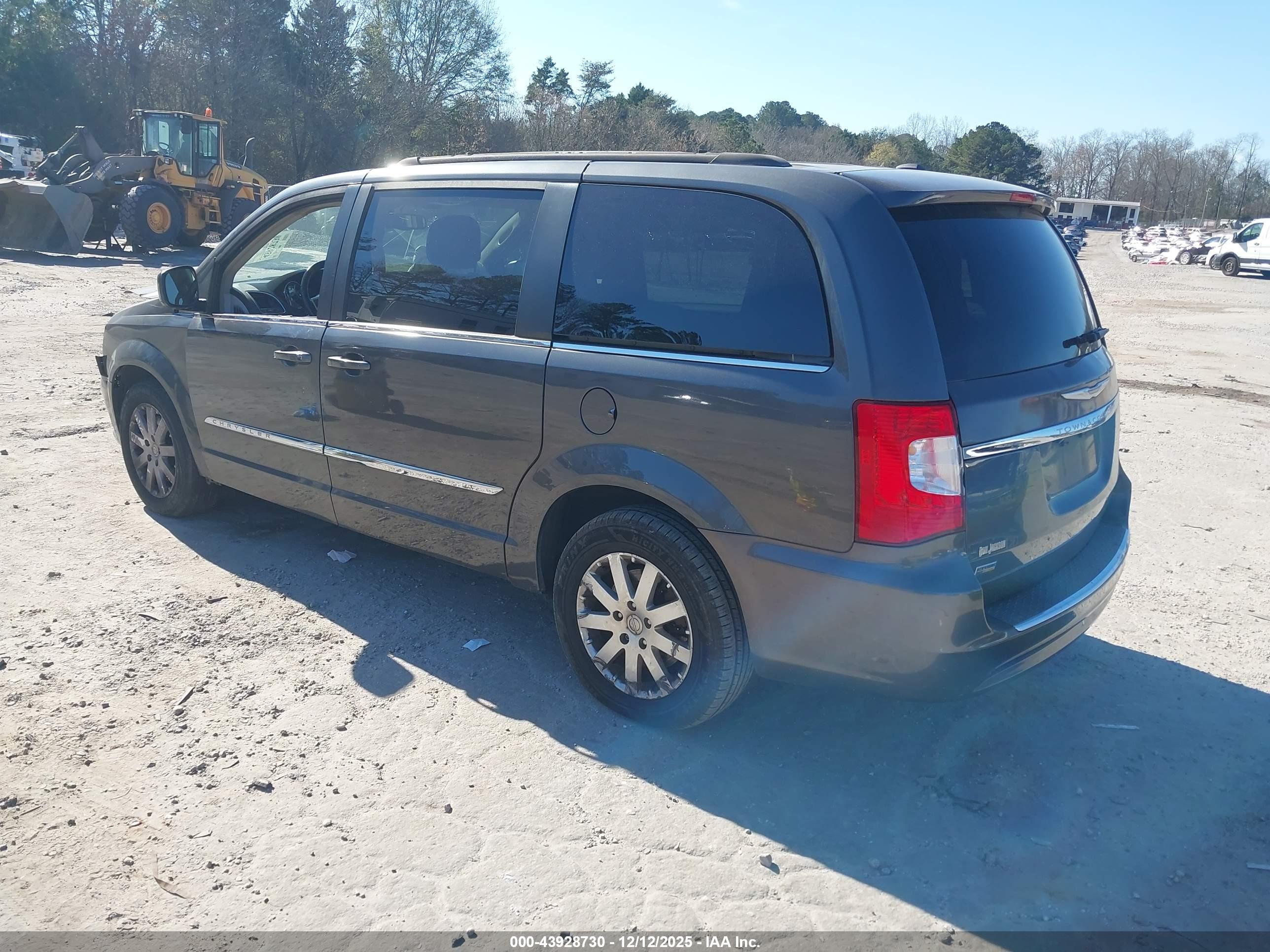 CHRYSLER TOWN image 3
