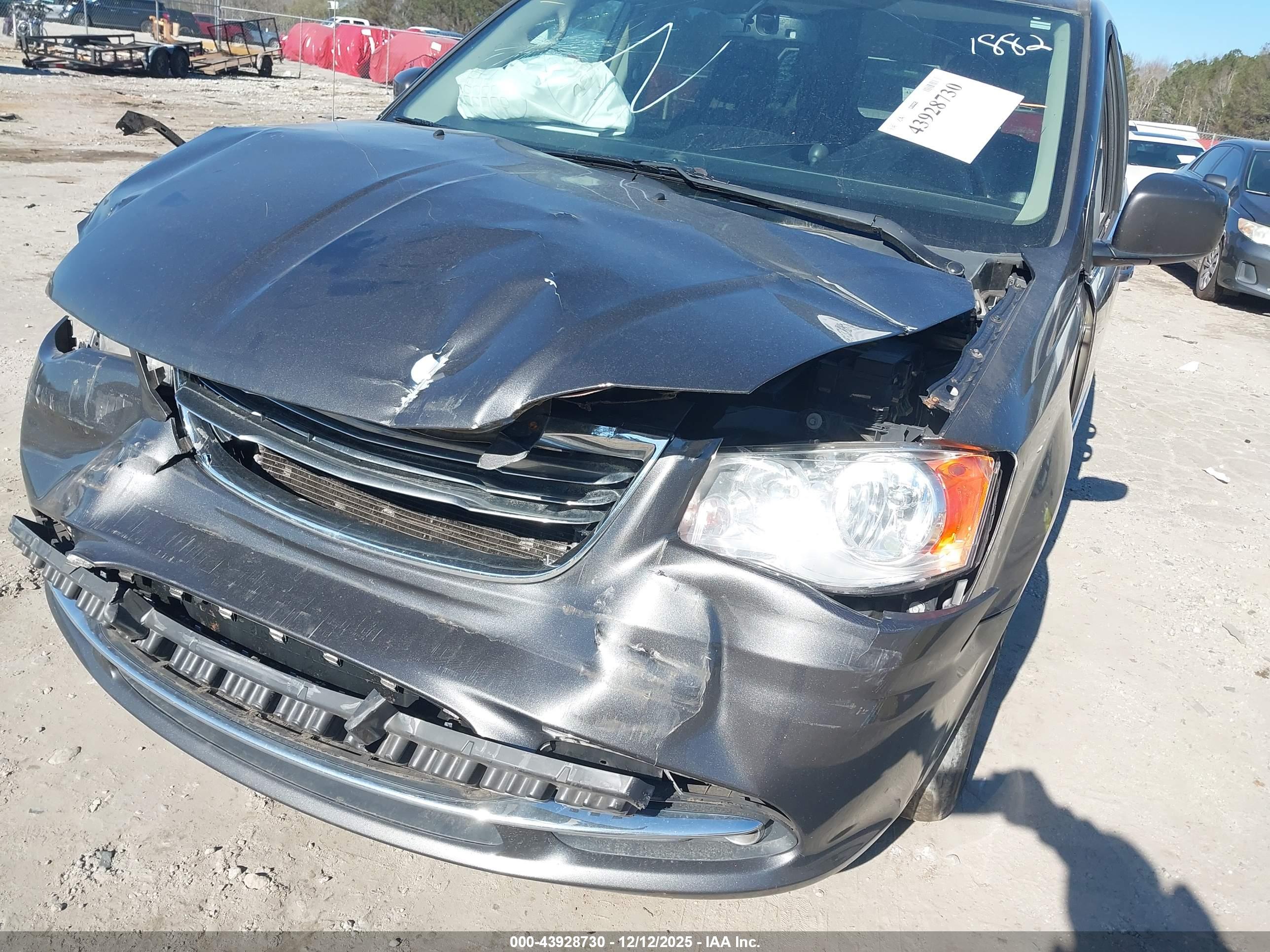 CHRYSLER TOWN image 6
