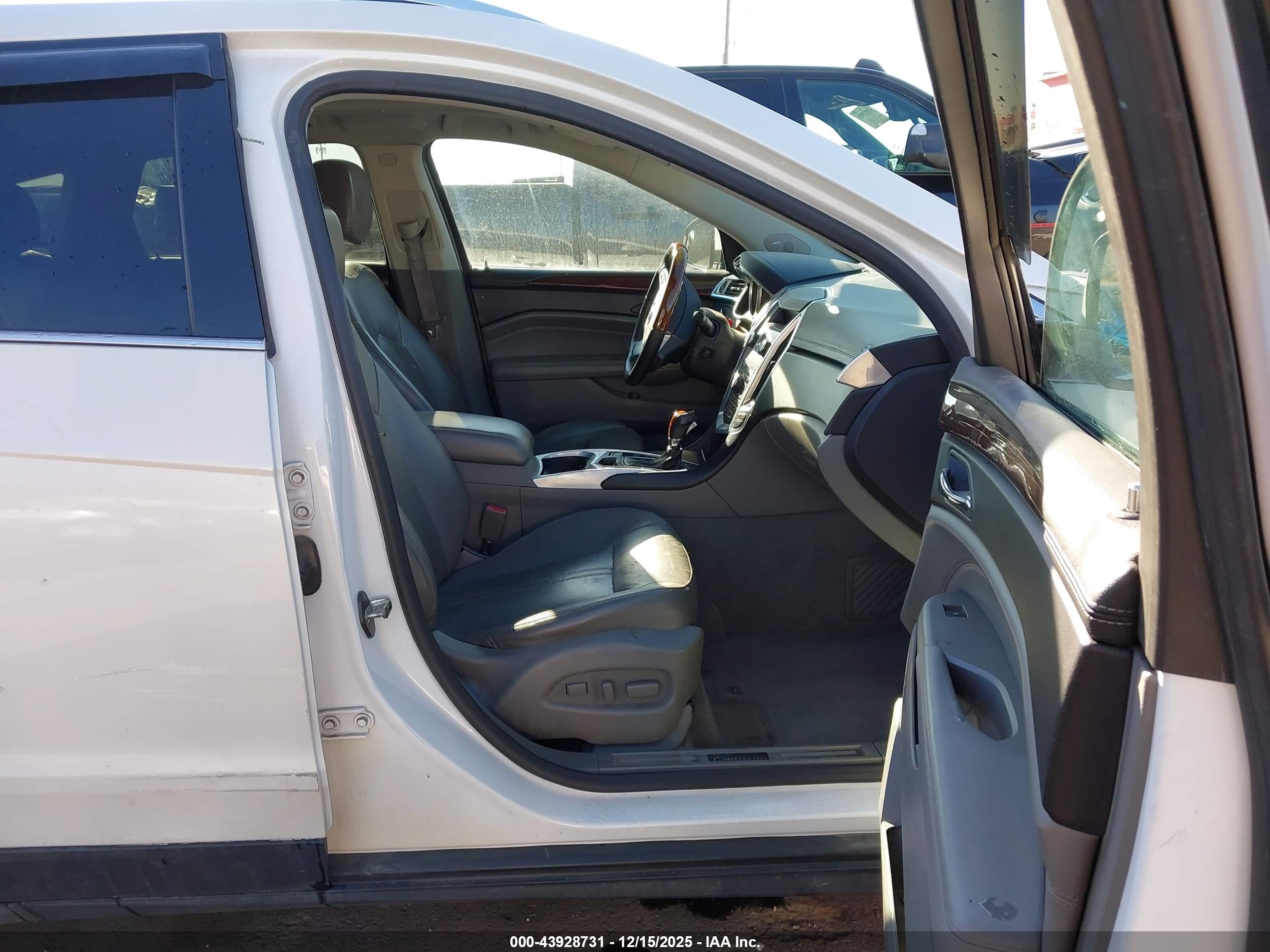 CADILLAC SRX image 5