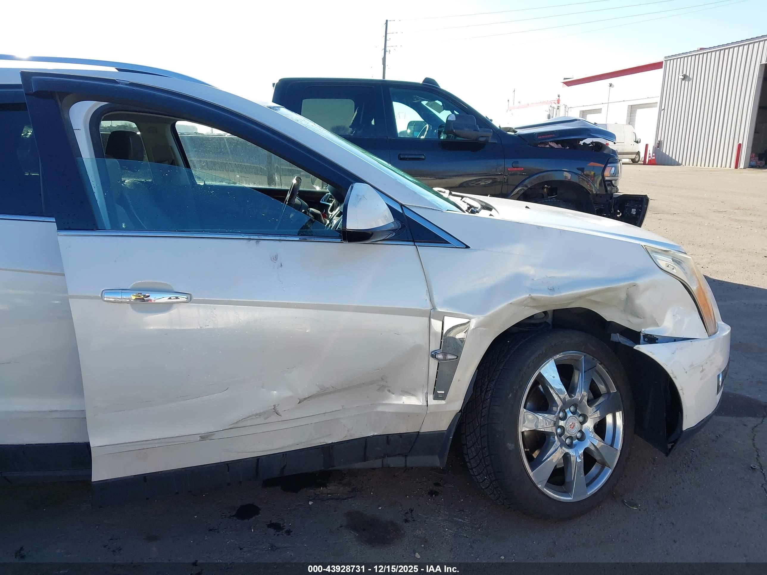 CADILLAC SRX image 6