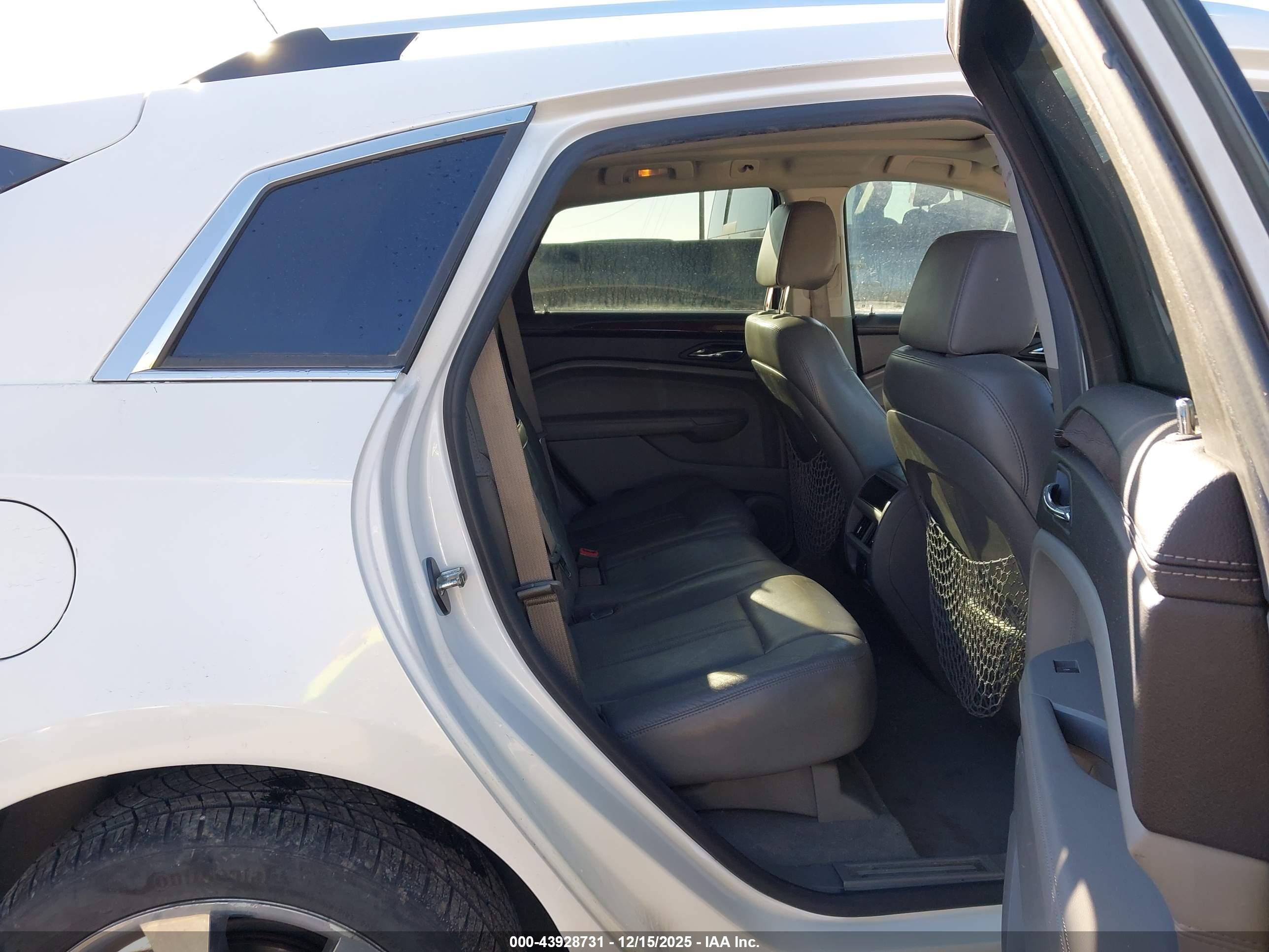 CADILLAC SRX image 8