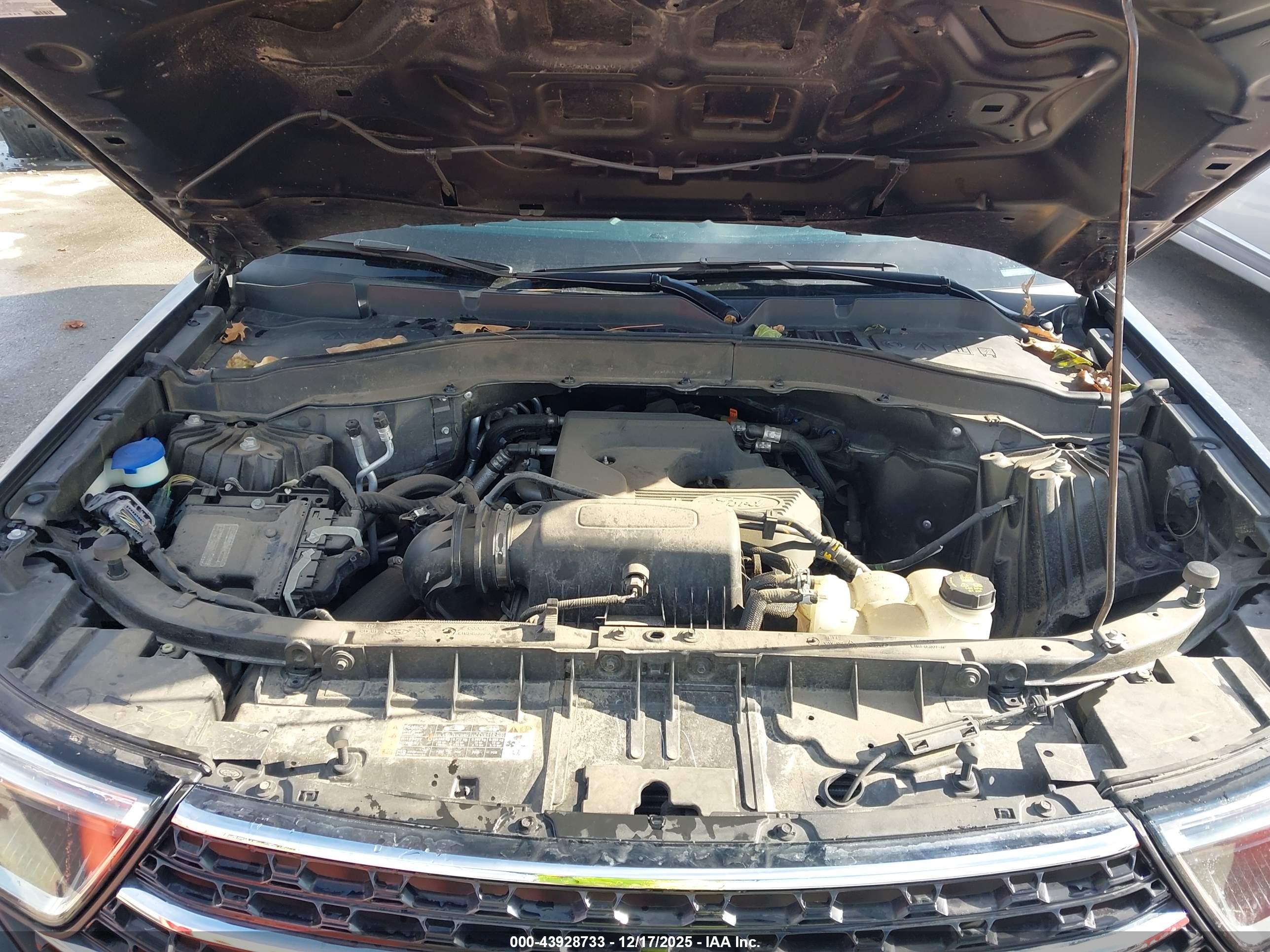 FORD EXPLORER image 10
