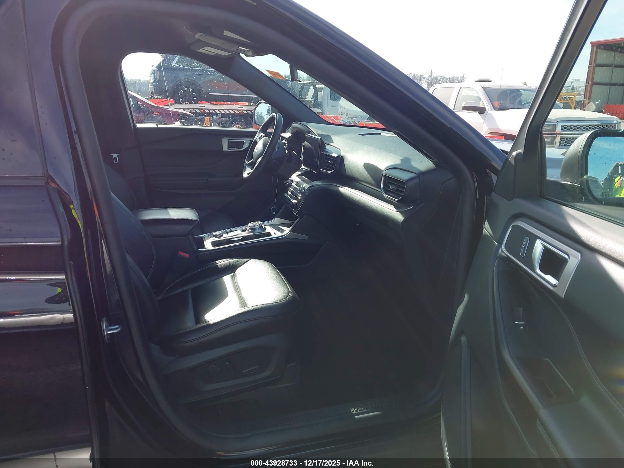 FORD EXPLORER image 5