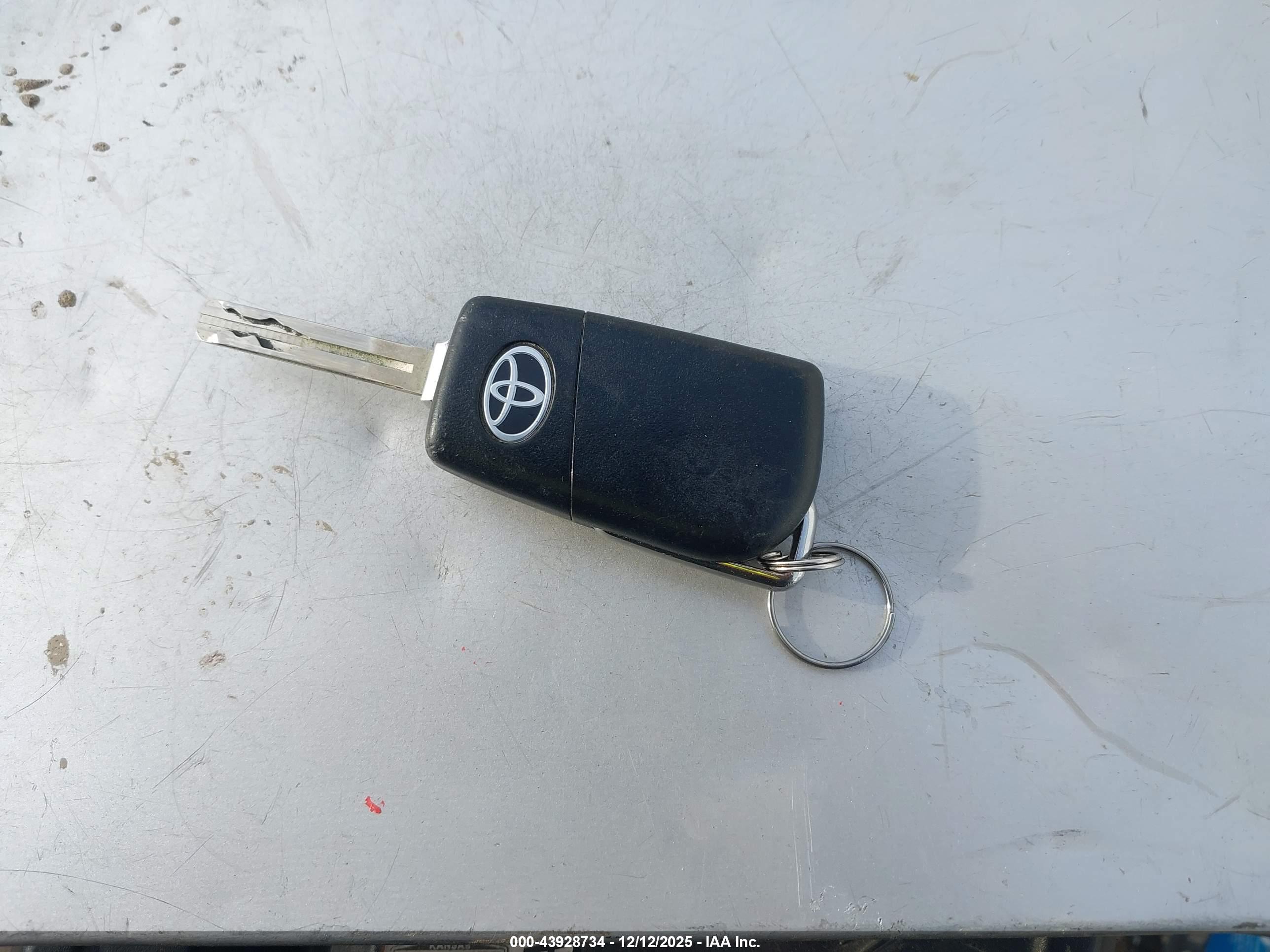 TOYOTA CAMRY image 11