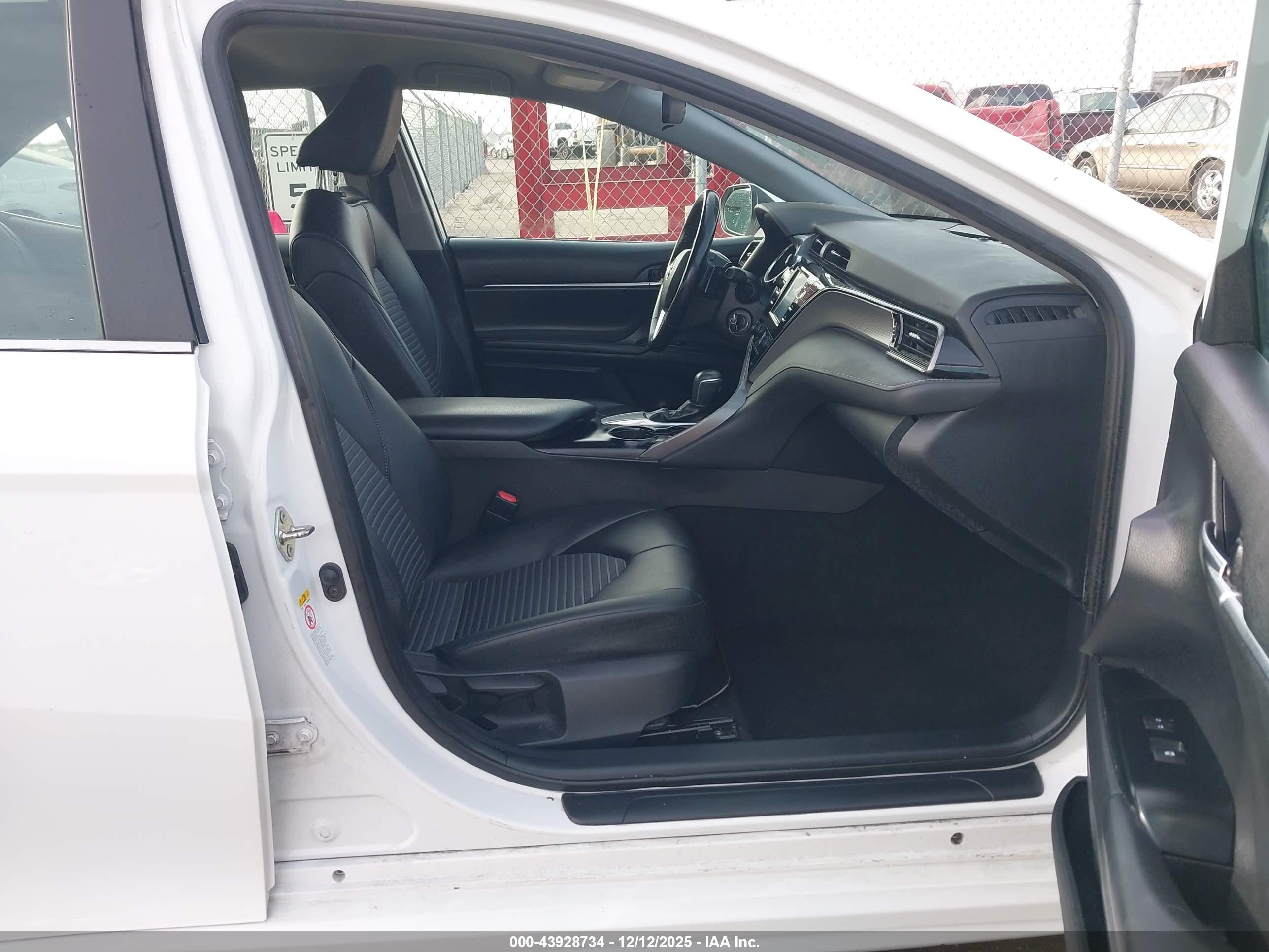 TOYOTA CAMRY image 5