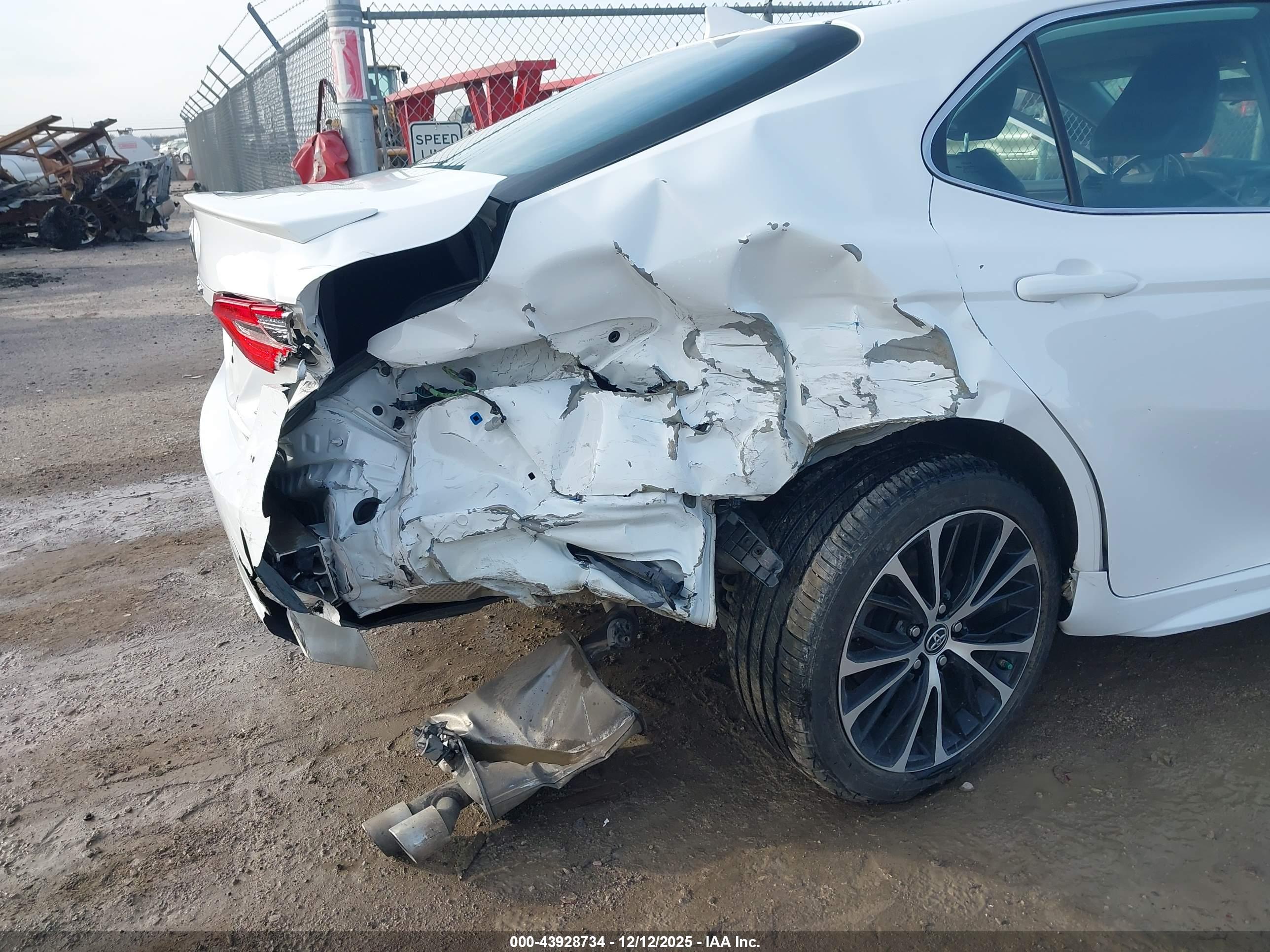 TOYOTA CAMRY image 6