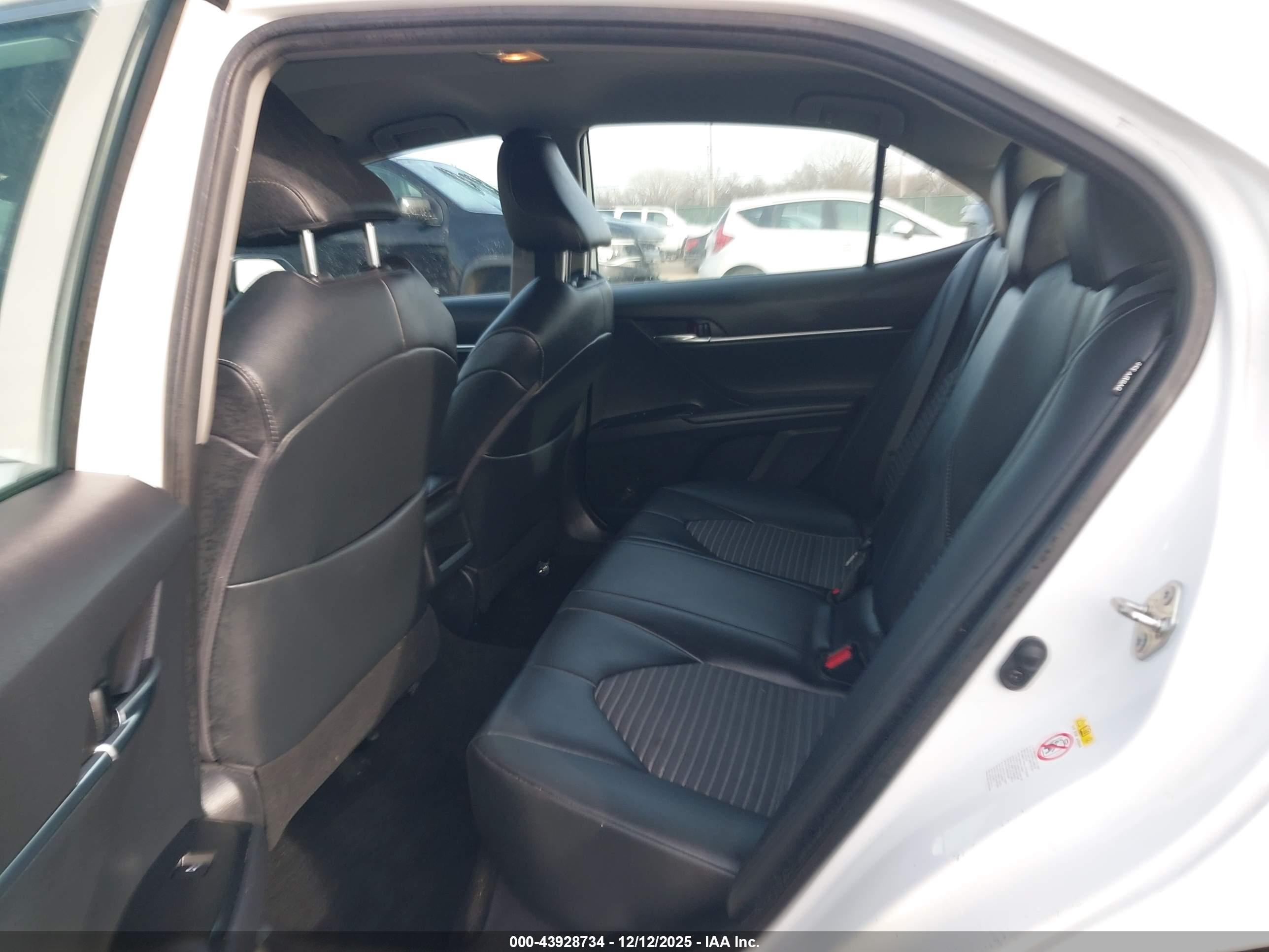 TOYOTA CAMRY image 8