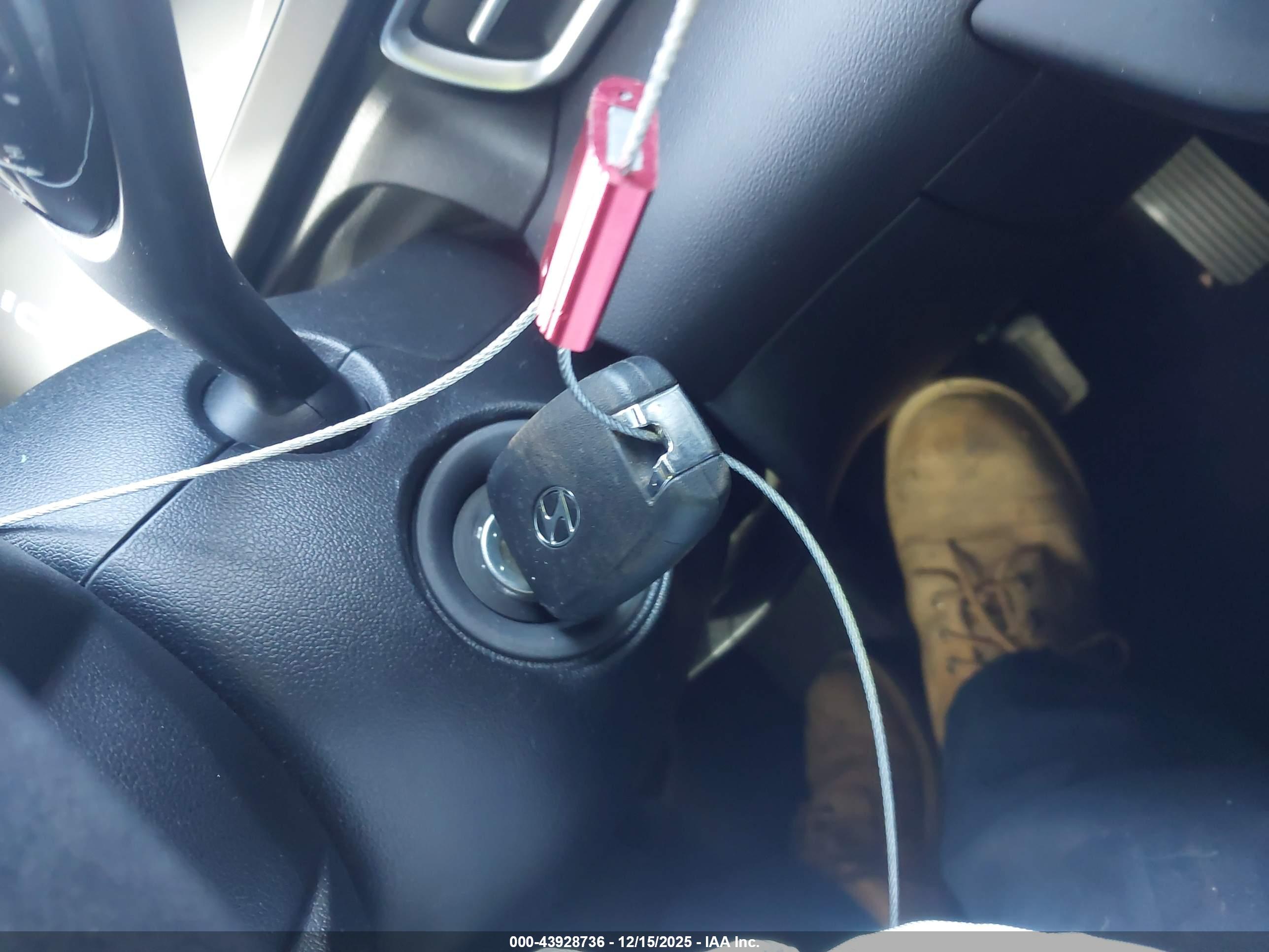 HYUNDAI ELANTRA image 11