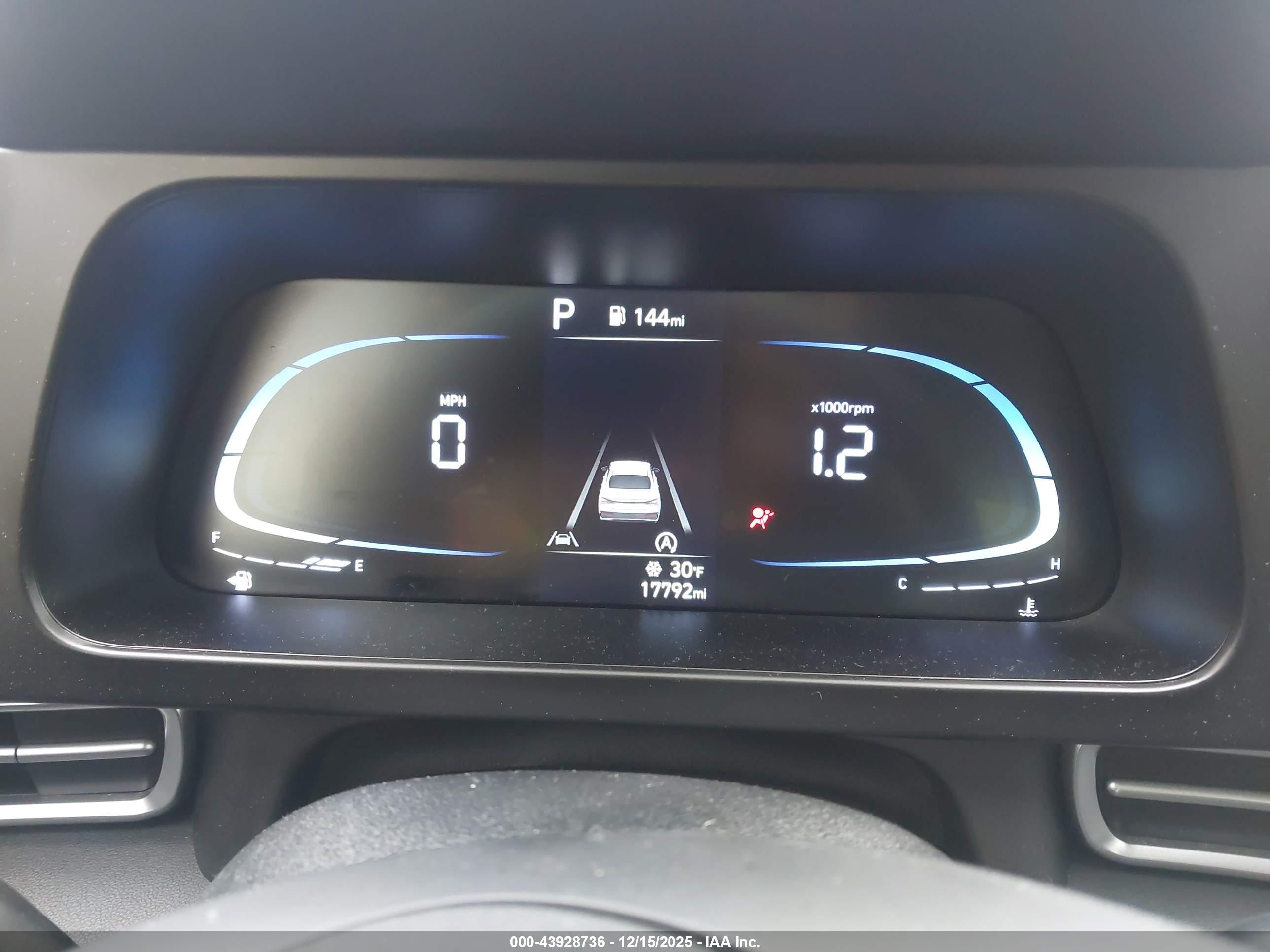 HYUNDAI ELANTRA image 7