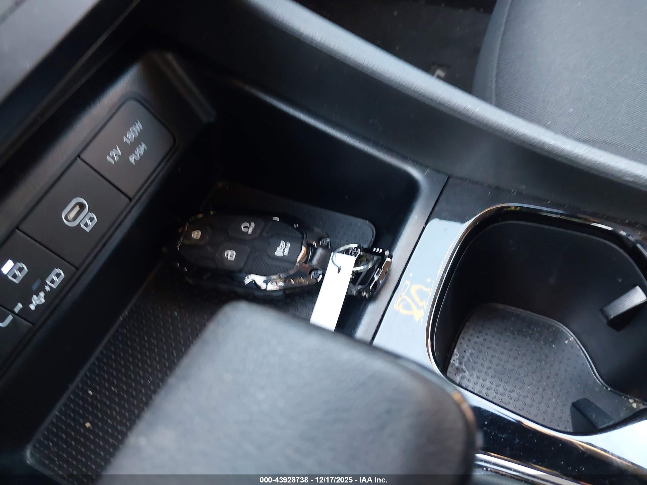 HYUNDAI TUCSON image 11