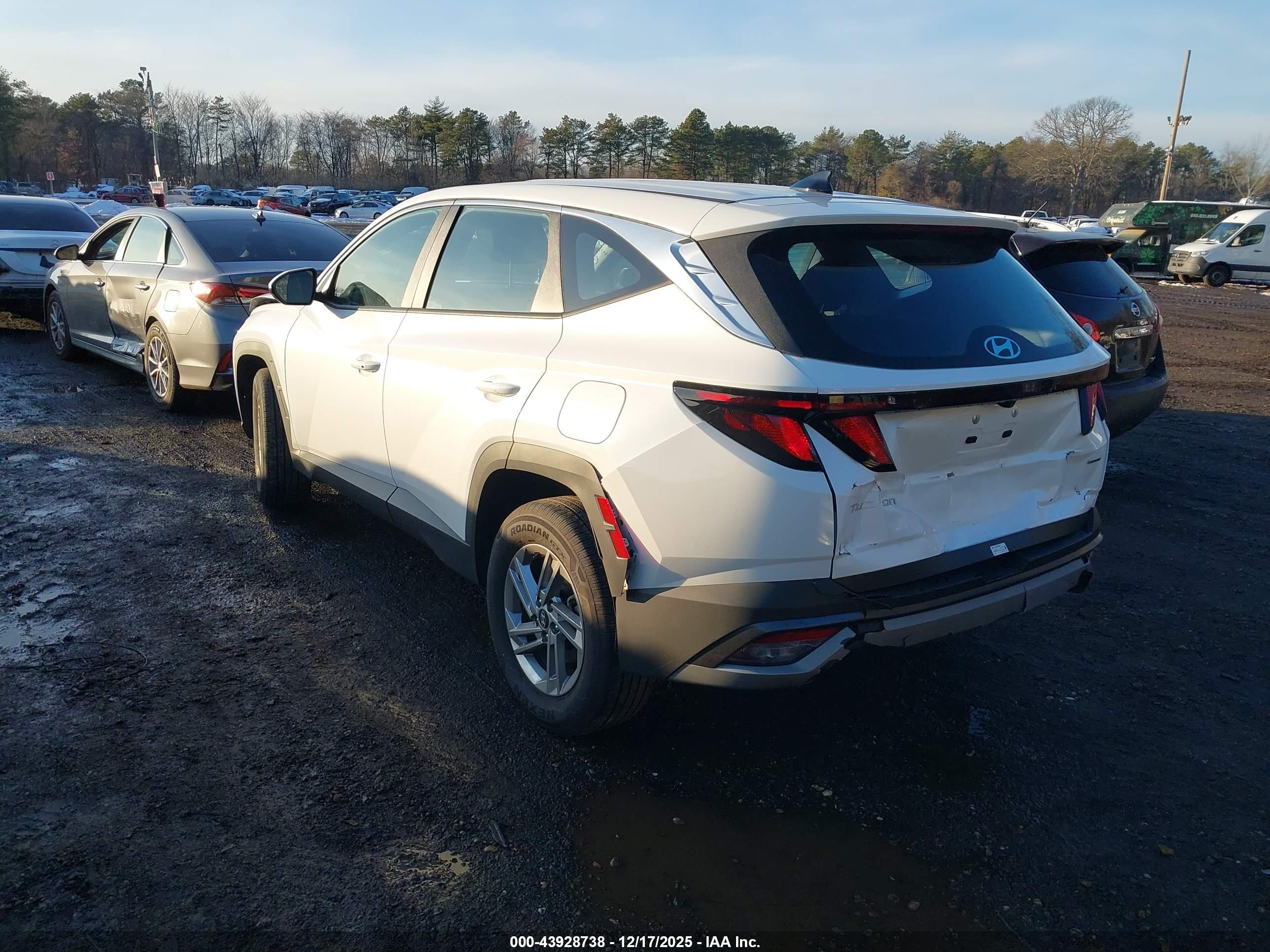 HYUNDAI TUCSON image 3