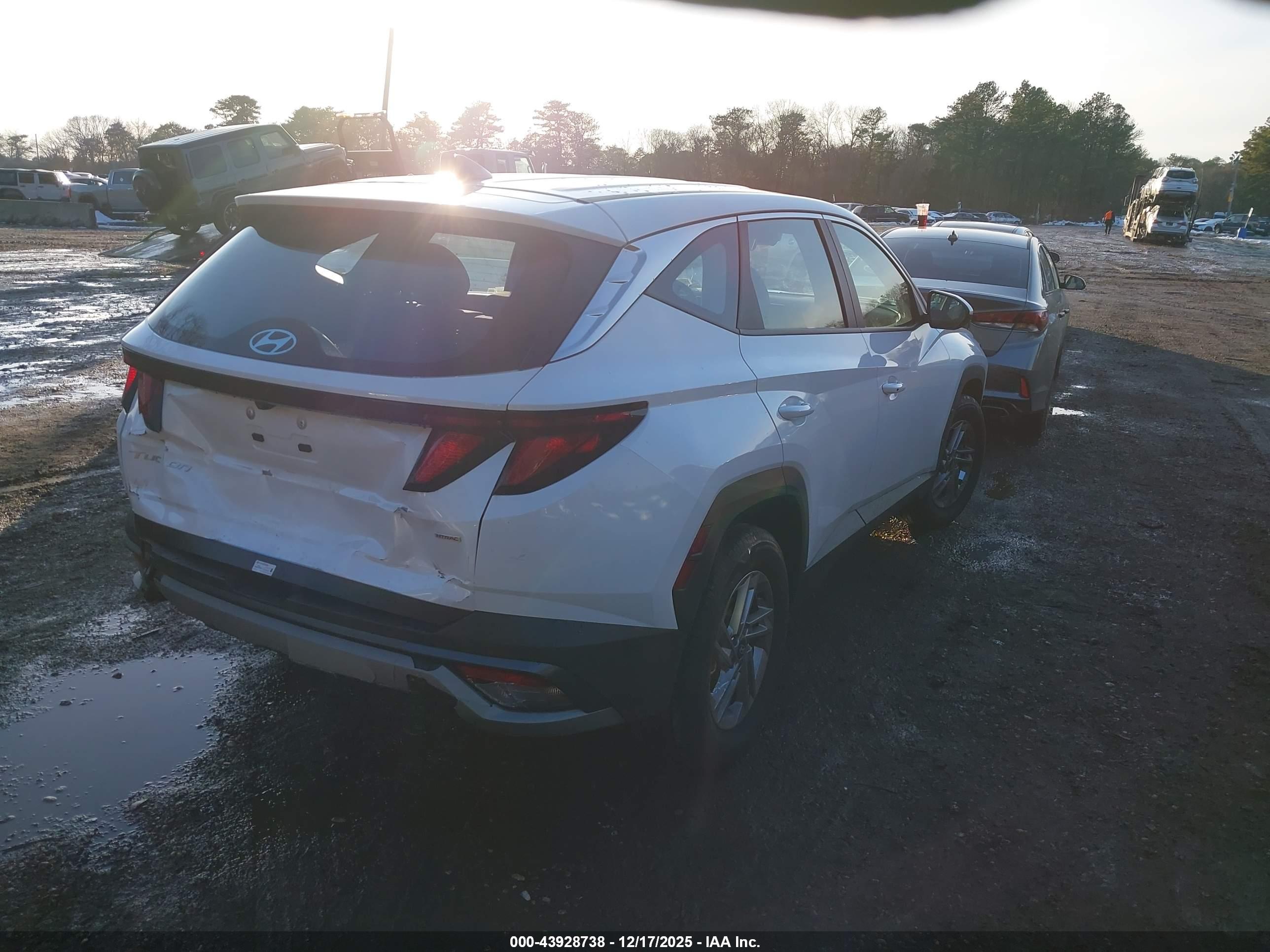 HYUNDAI TUCSON image 4