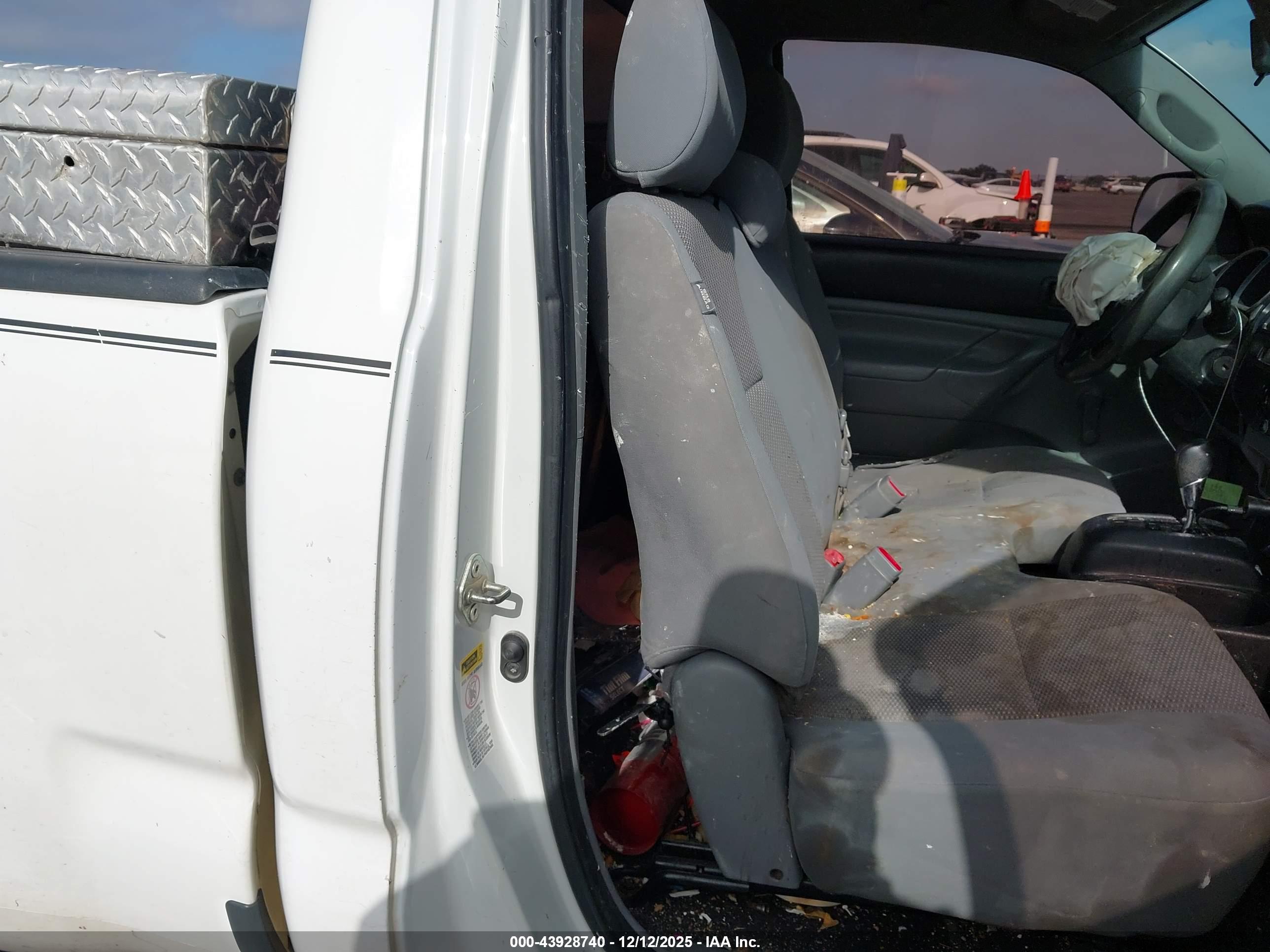 TOYOTA TACOMA image 8