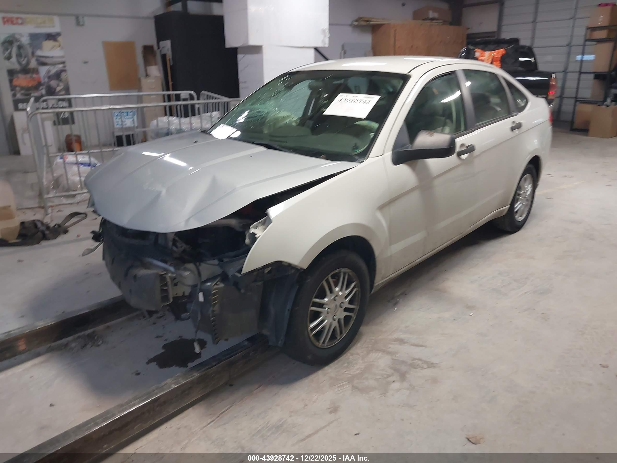 FORD FOCUS image 2