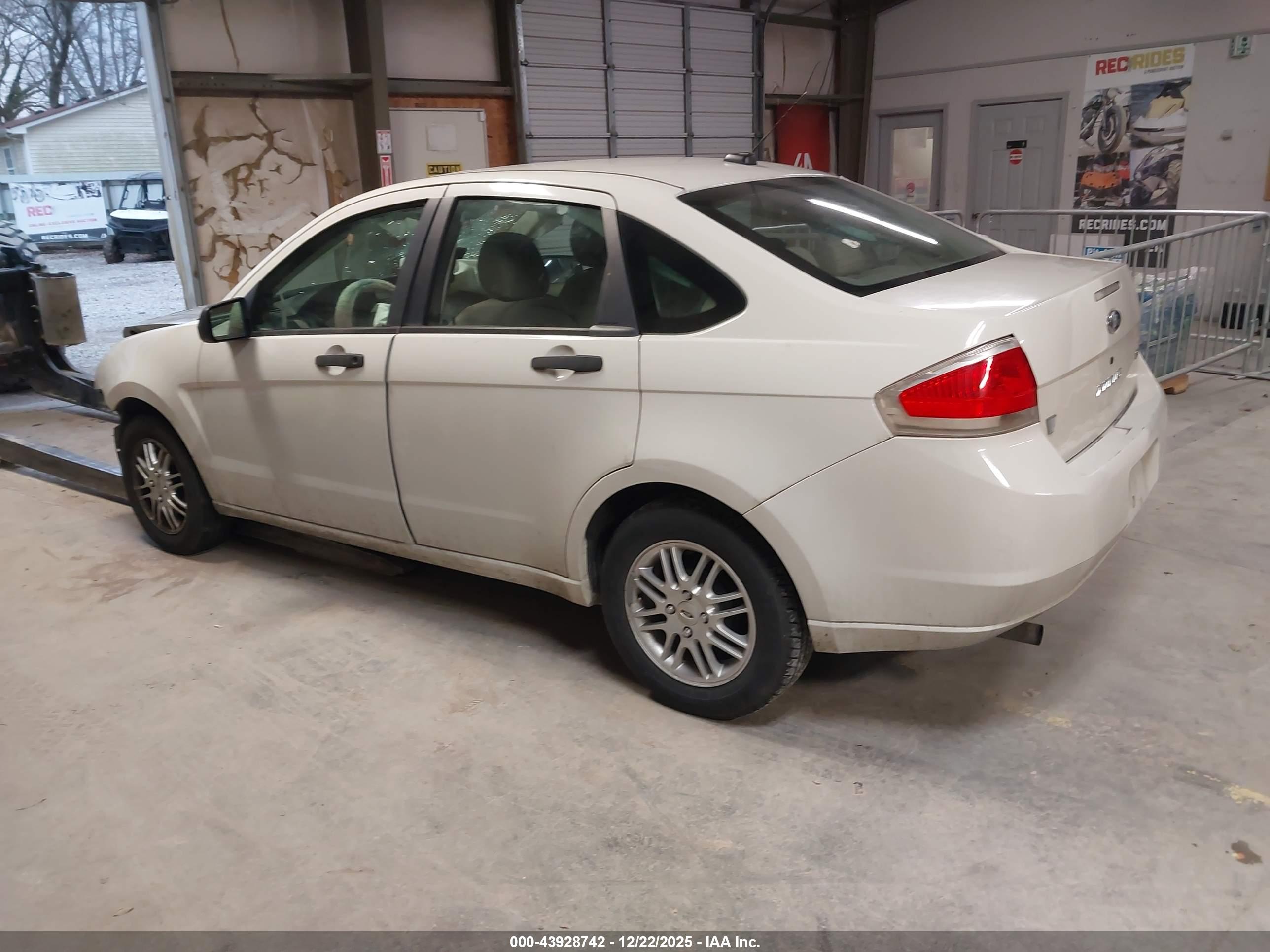 FORD FOCUS image 3