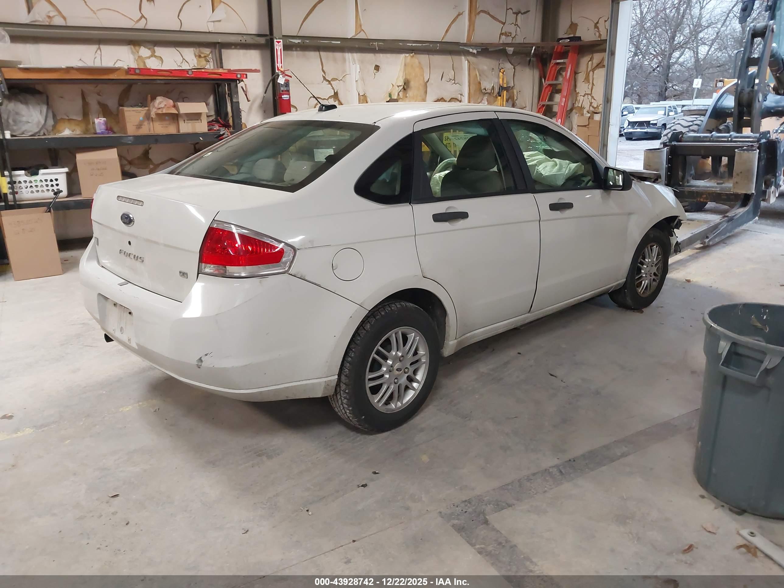 FORD FOCUS image 4