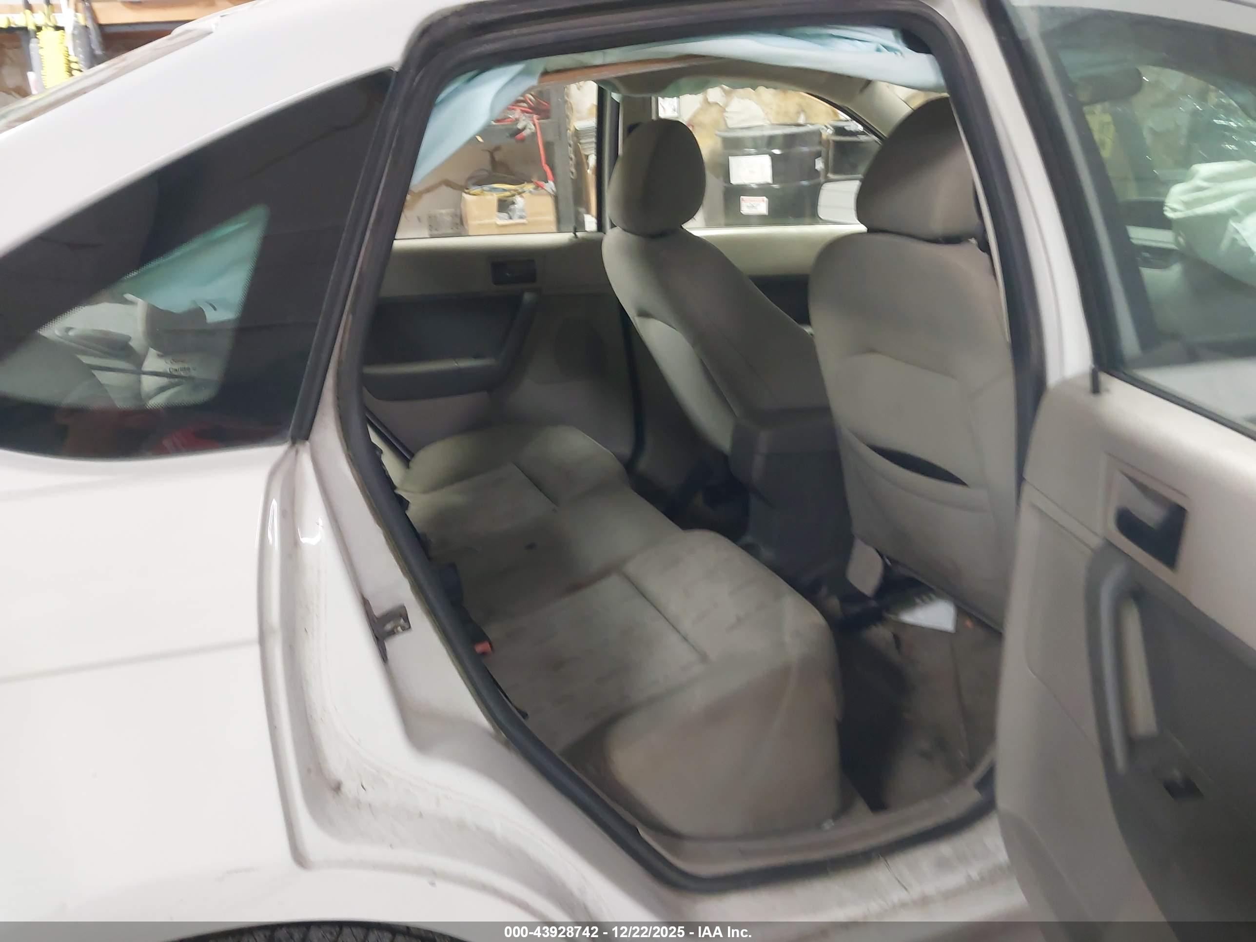 FORD FOCUS image 8