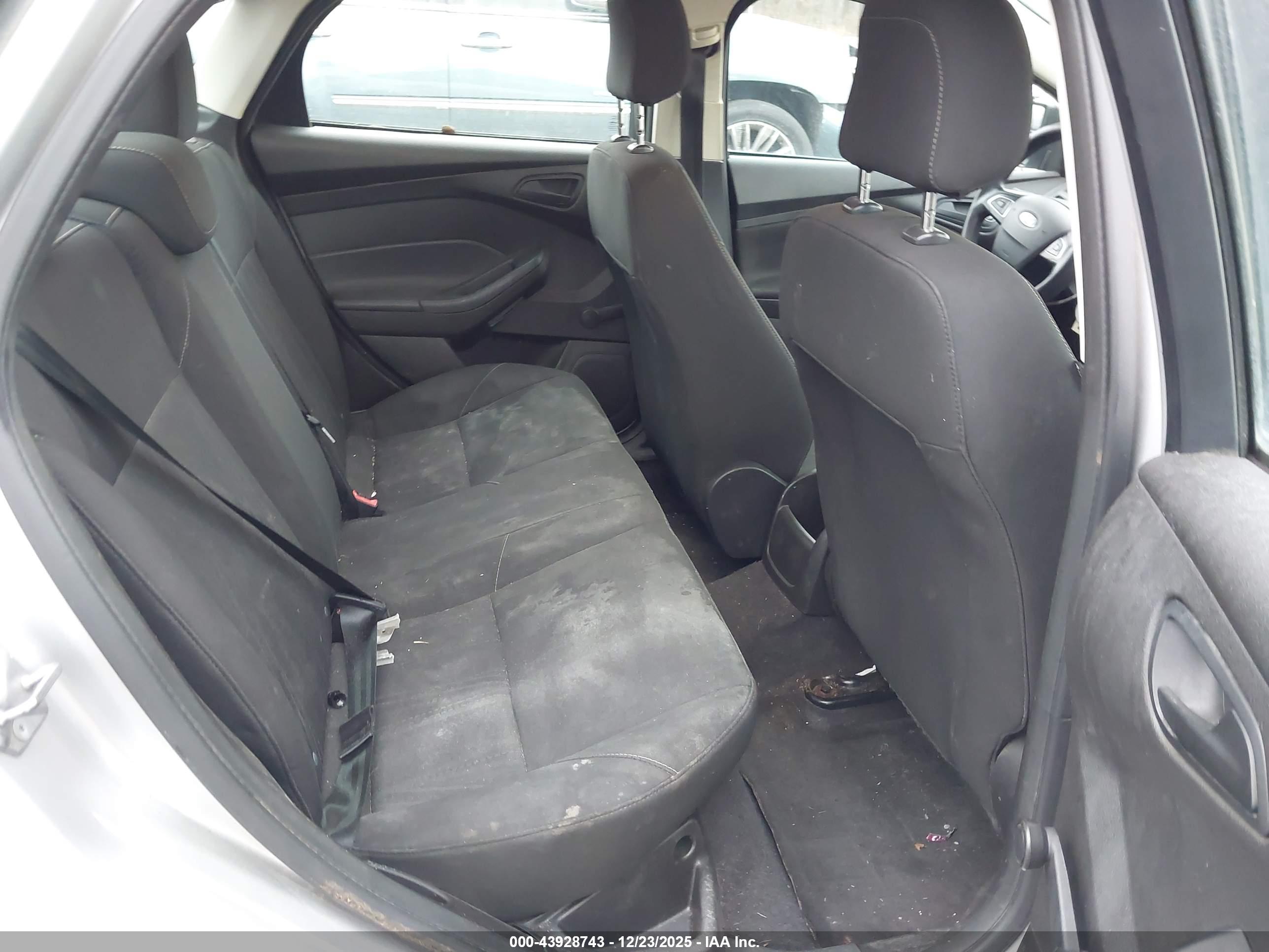 FORD FOCUS image 8
