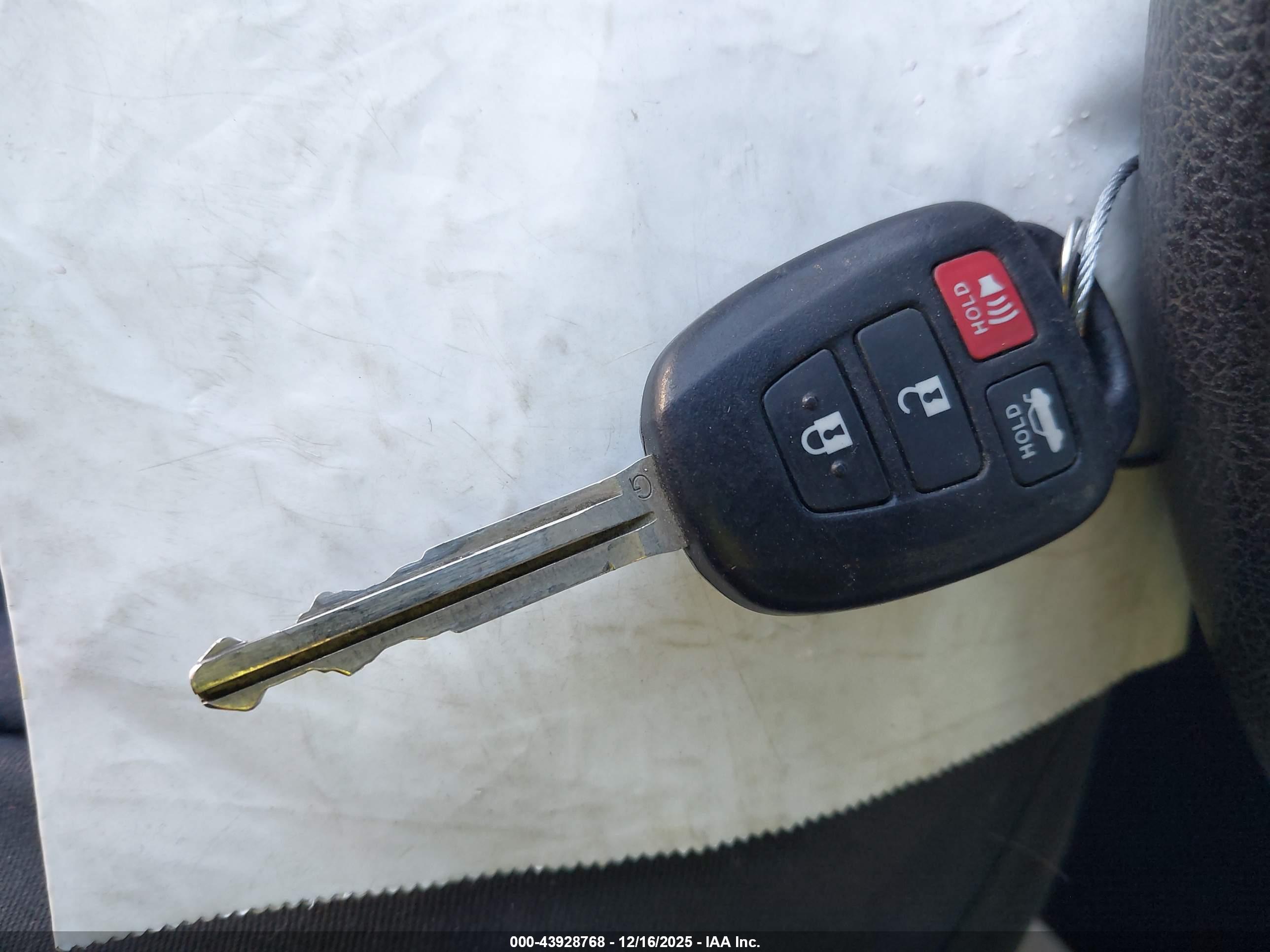TOYOTA CAMRY image 11