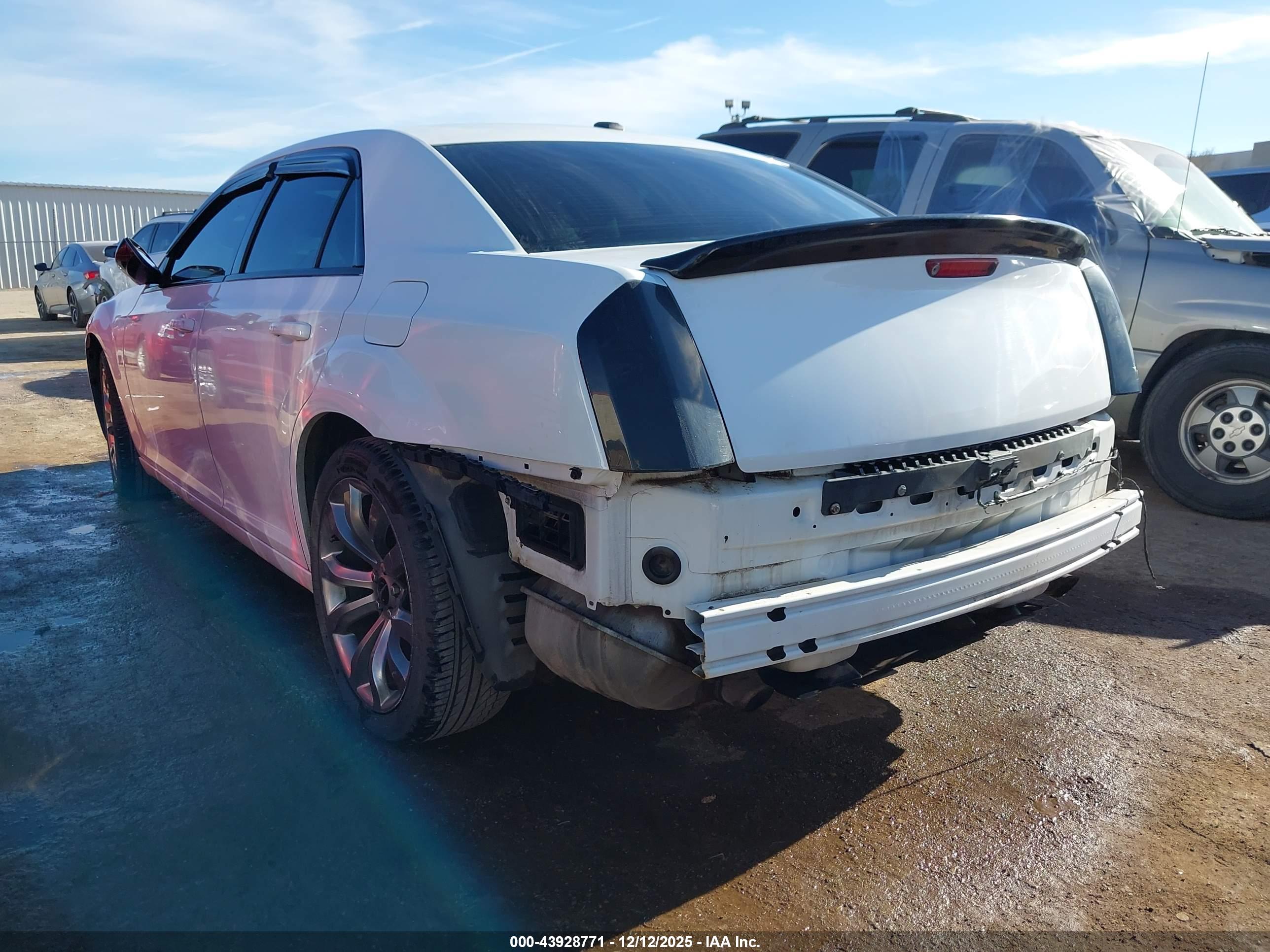 CHRYSLER 300 image 3