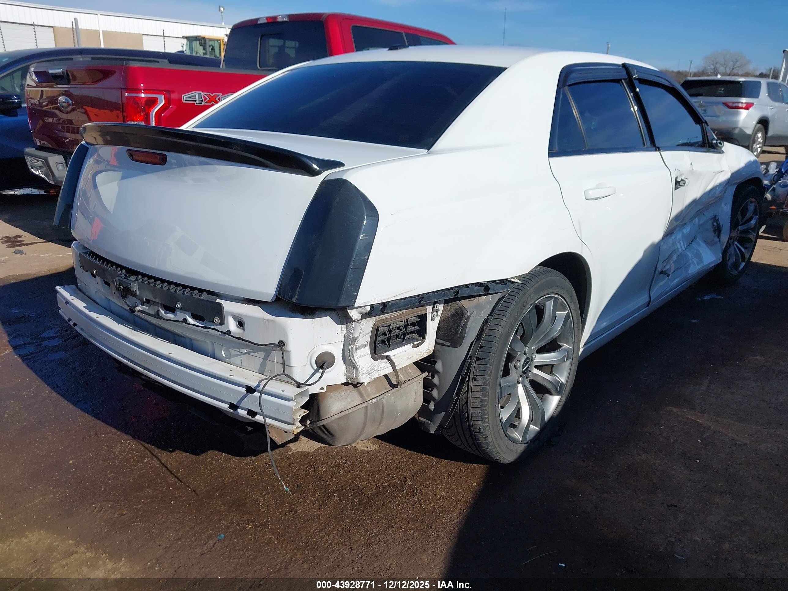 CHRYSLER 300 image 4