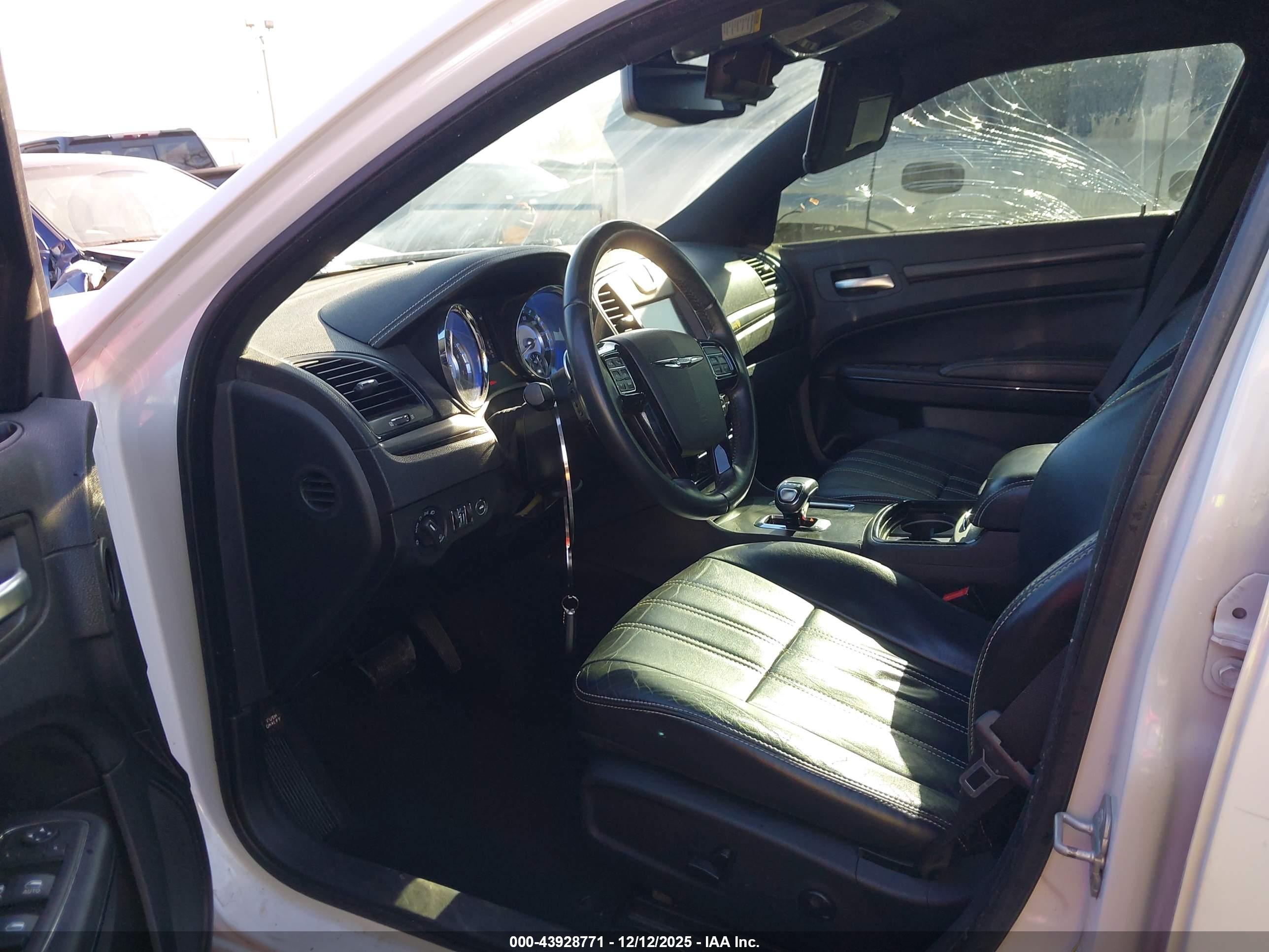 CHRYSLER 300 image 5