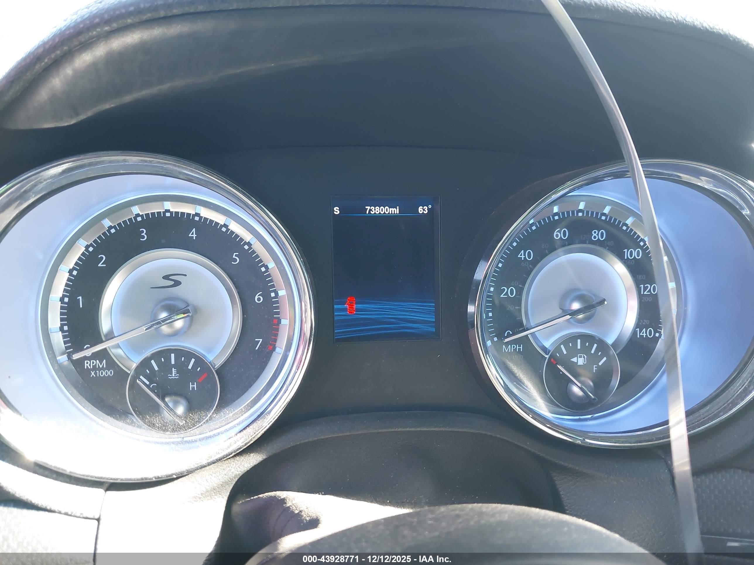 CHRYSLER 300 image 7