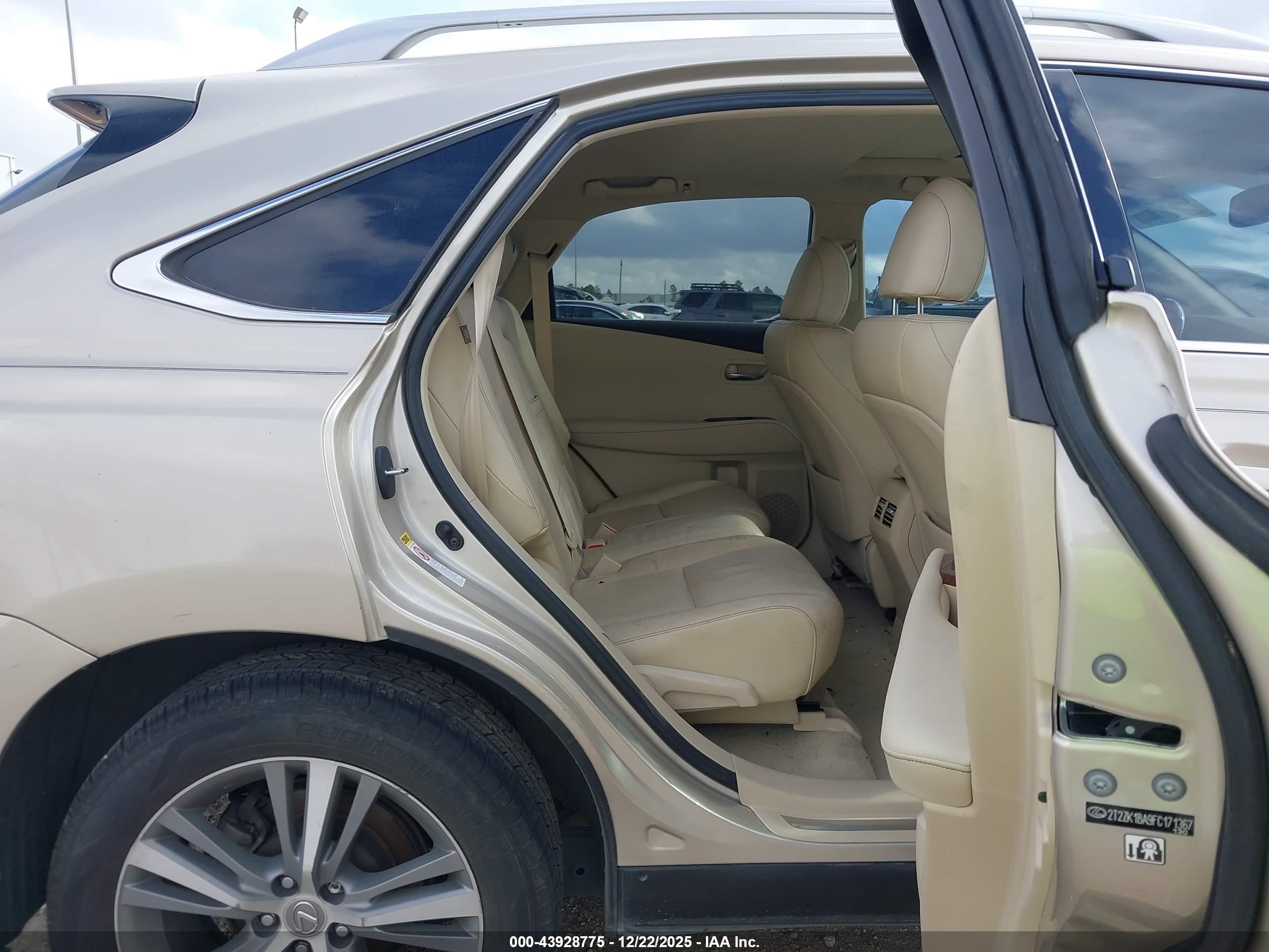 LEXUS RX image 8