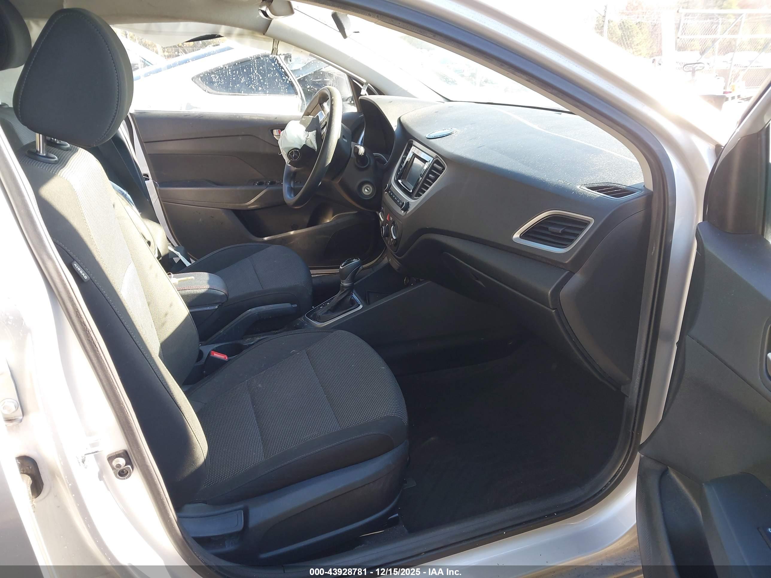 HYUNDAI ACCENT image 5
