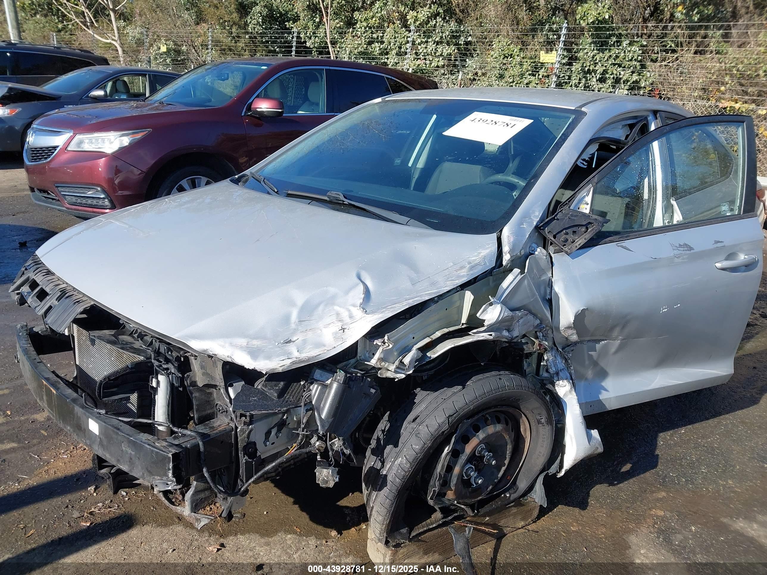 HYUNDAI ACCENT image 6
