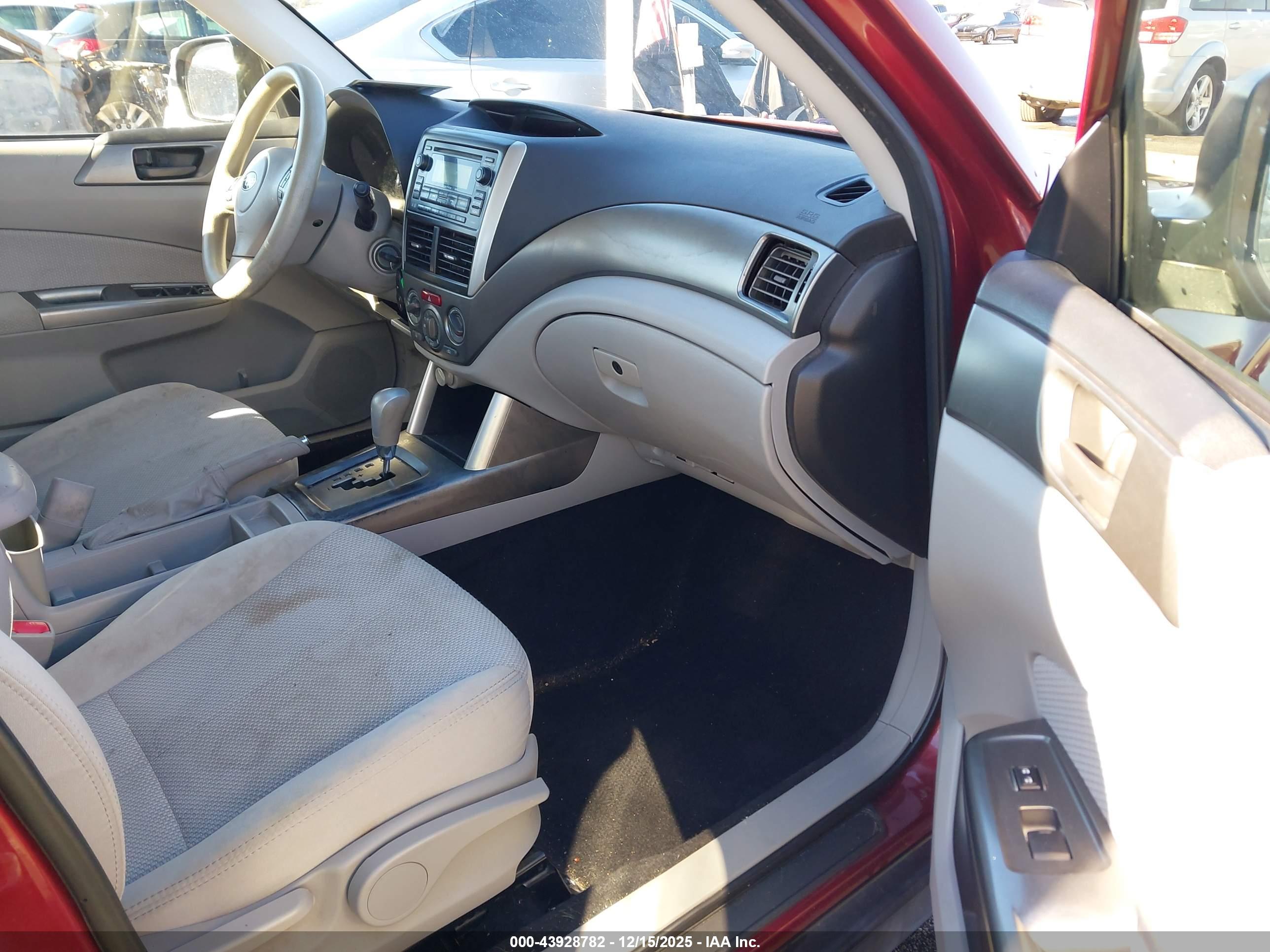 SUBARU FORESTER image 5