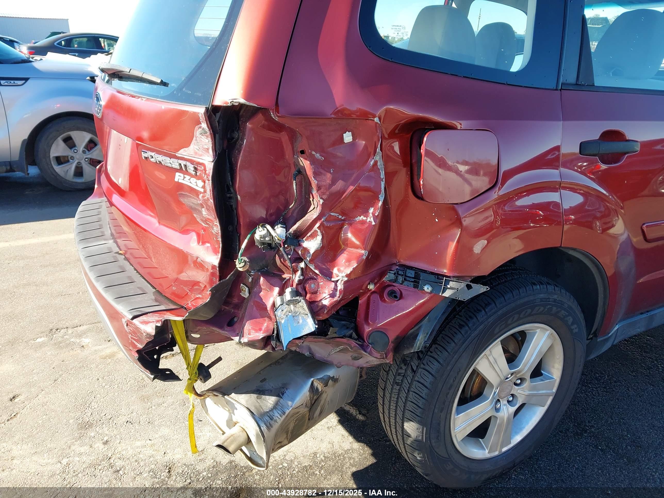 SUBARU FORESTER image 6