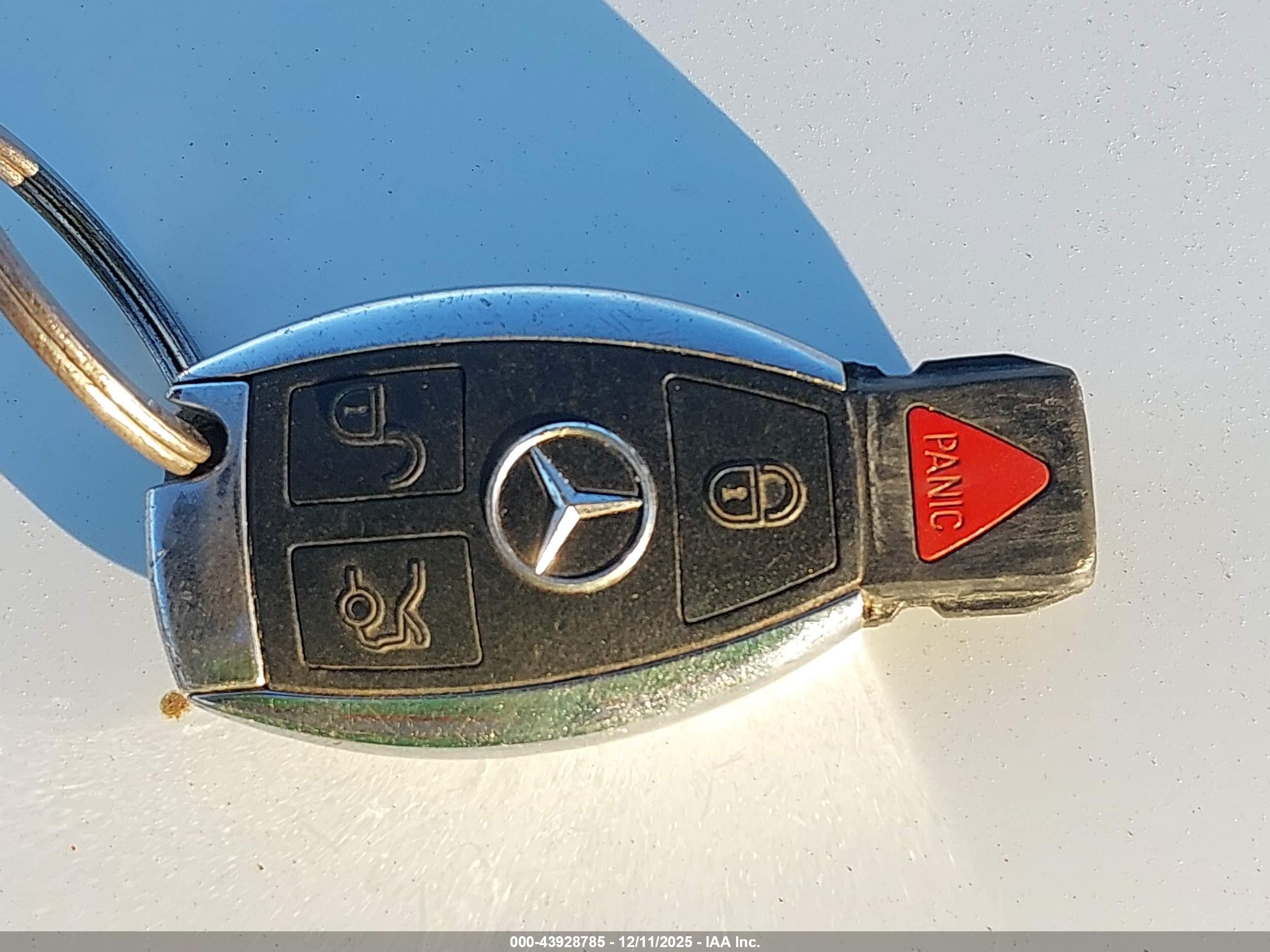 MERCEDES-BENZ C image 11