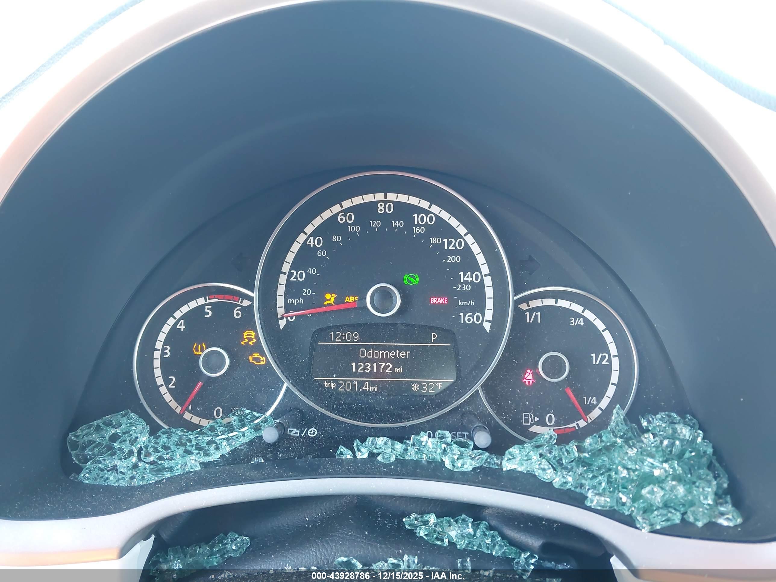 VOLKSWAGEN BEETLE image 7