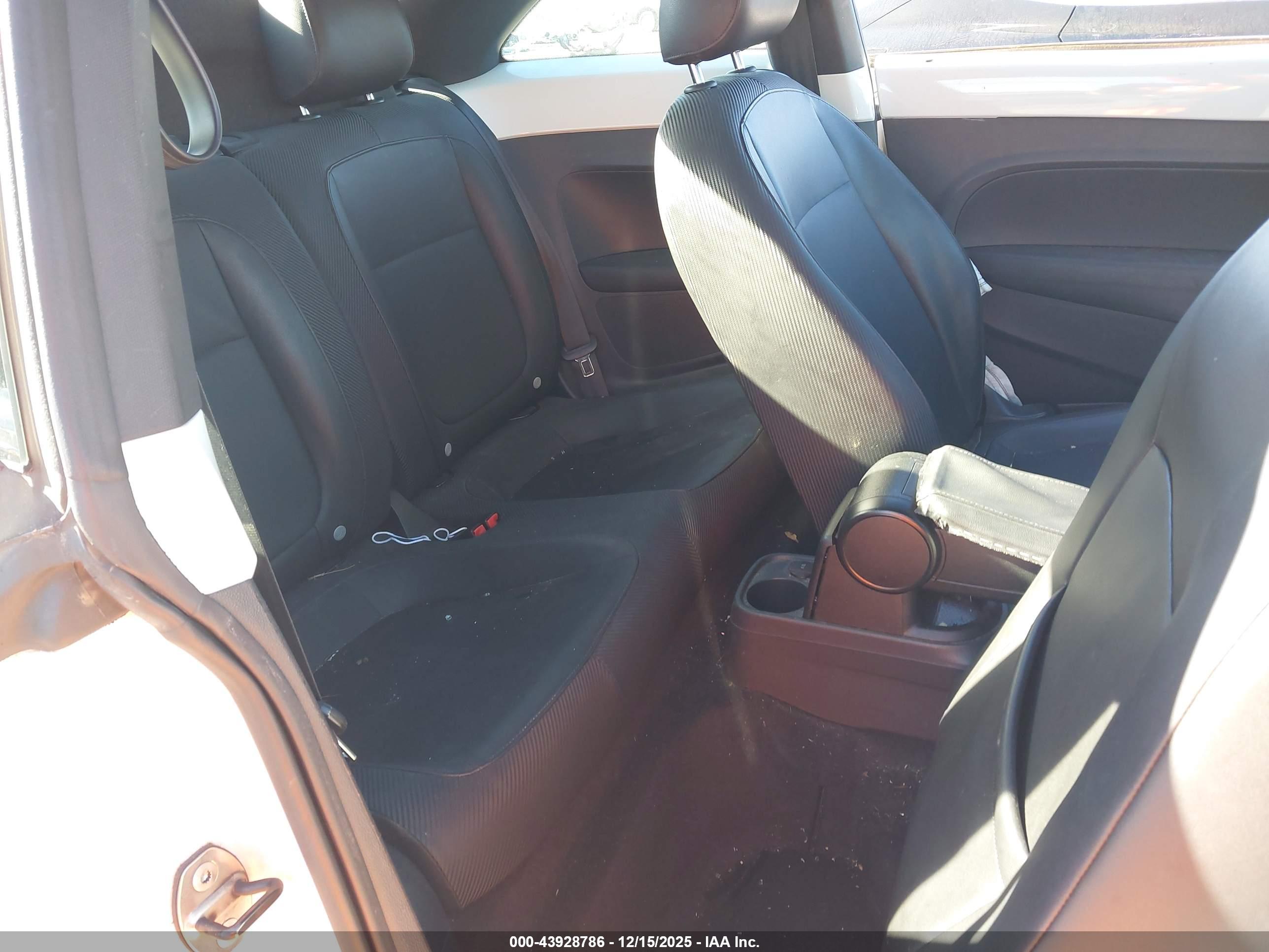 VOLKSWAGEN BEETLE image 8