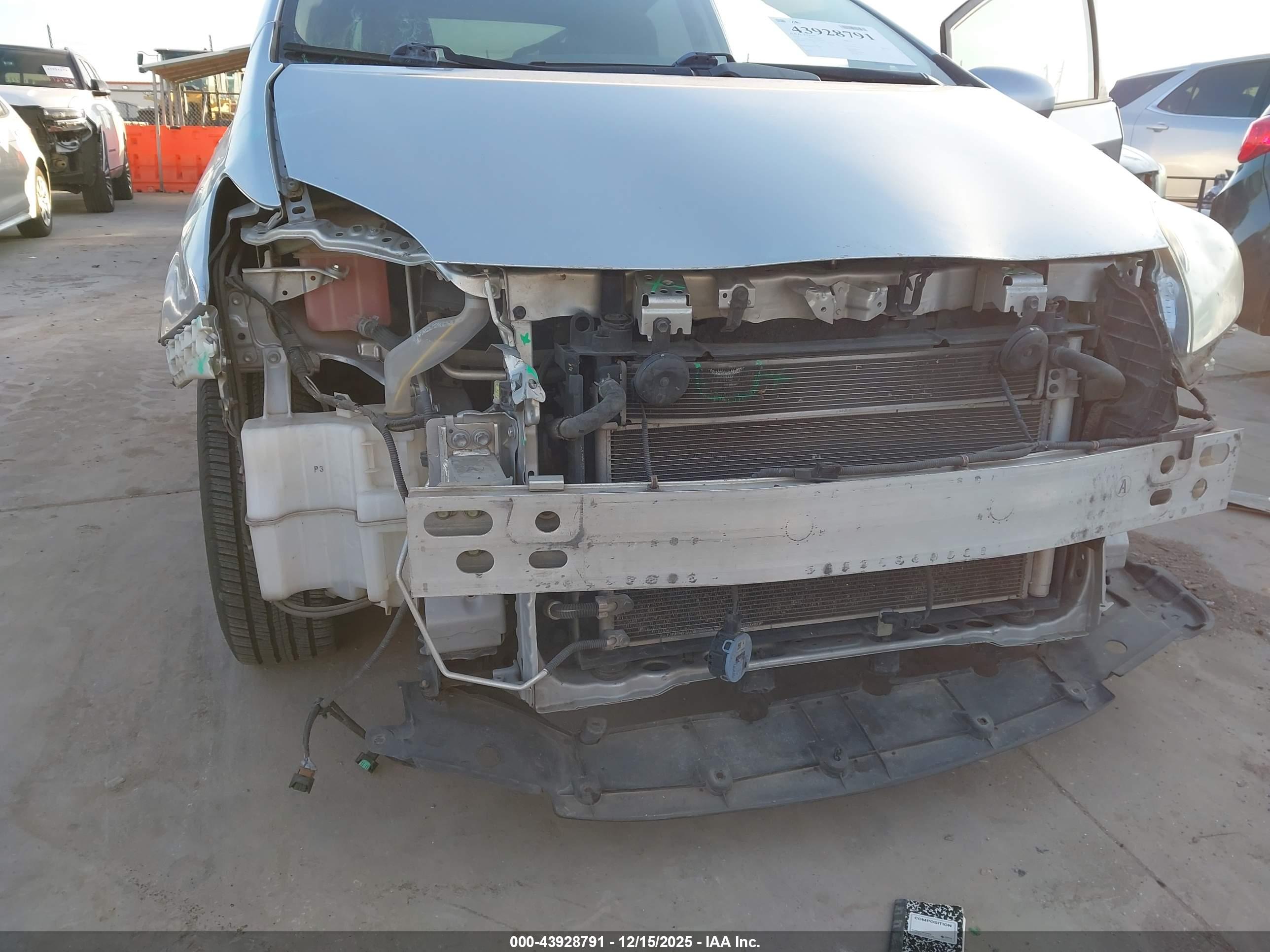 TOYOTA PRIUS image 6