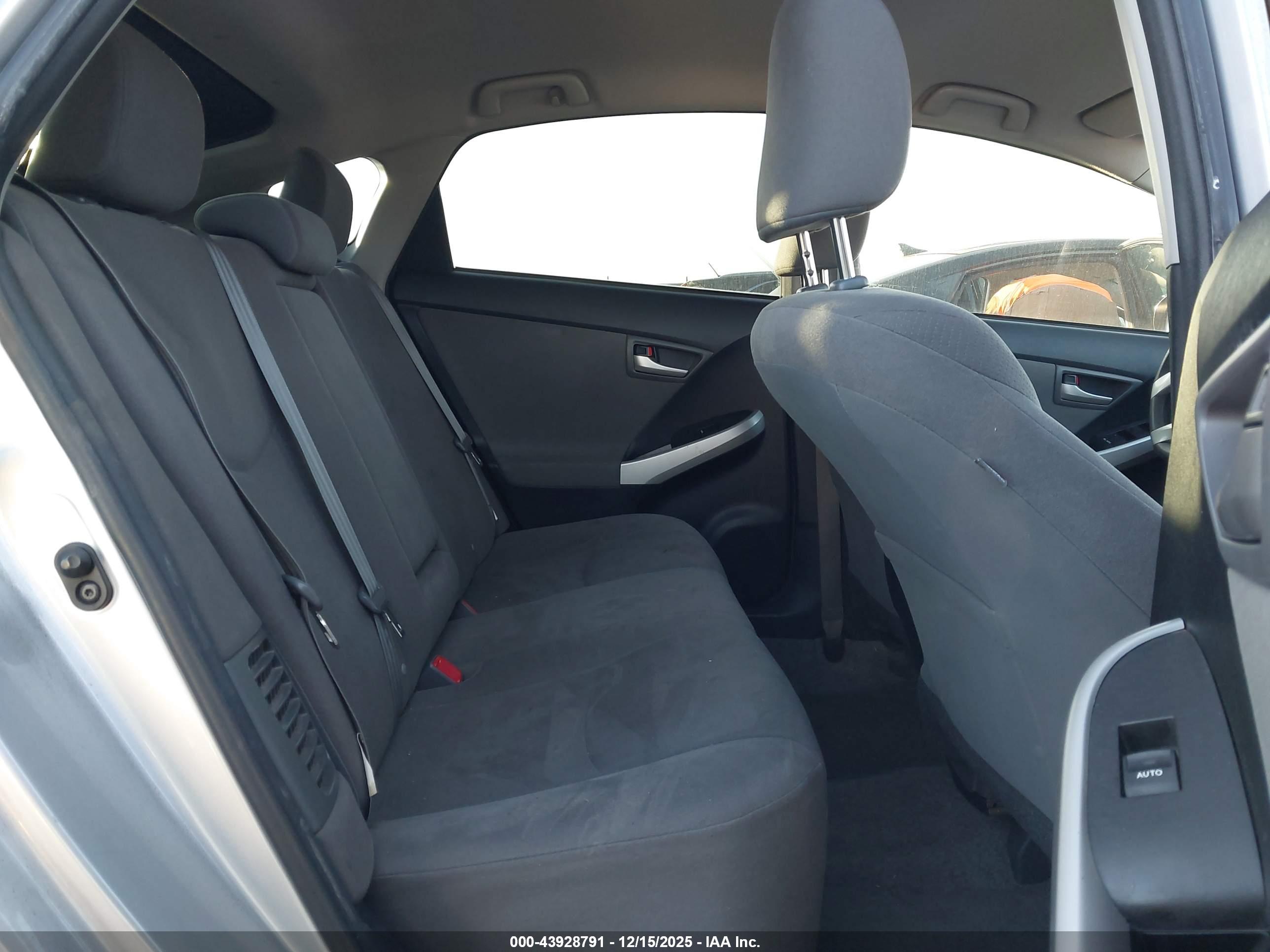 TOYOTA PRIUS image 8
