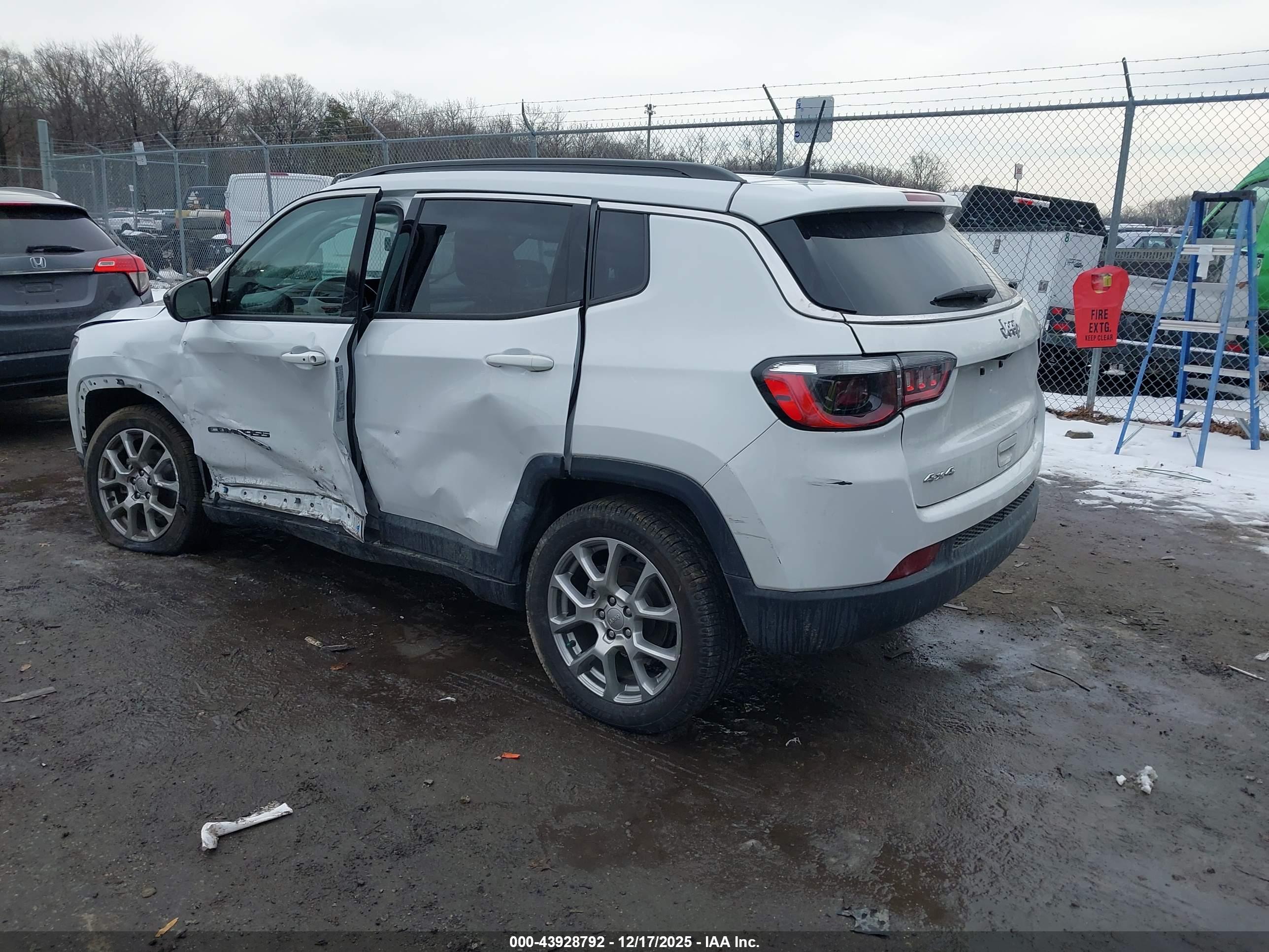JEEP COMPASS image 3