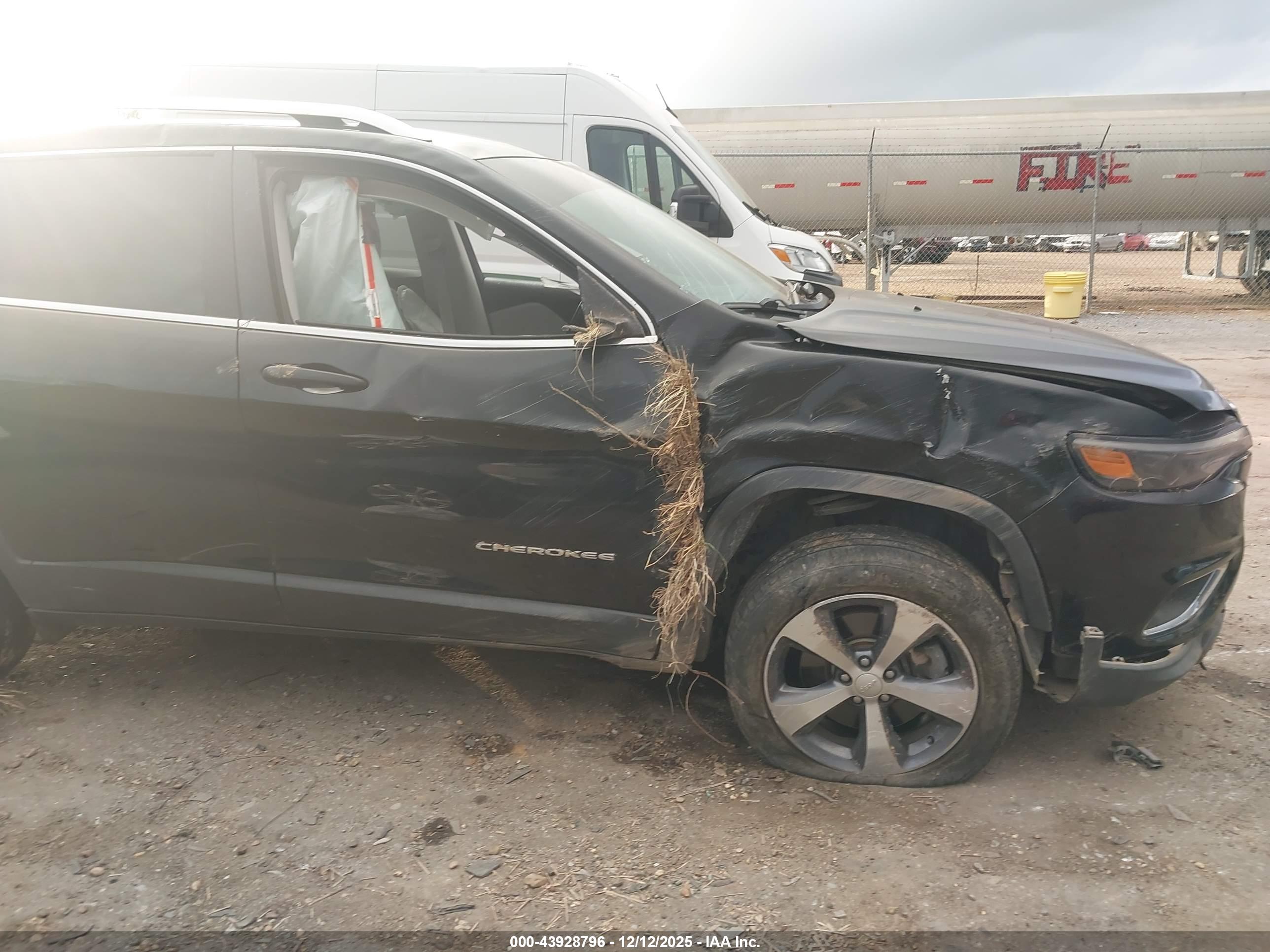 JEEP CHEROKEE image 6